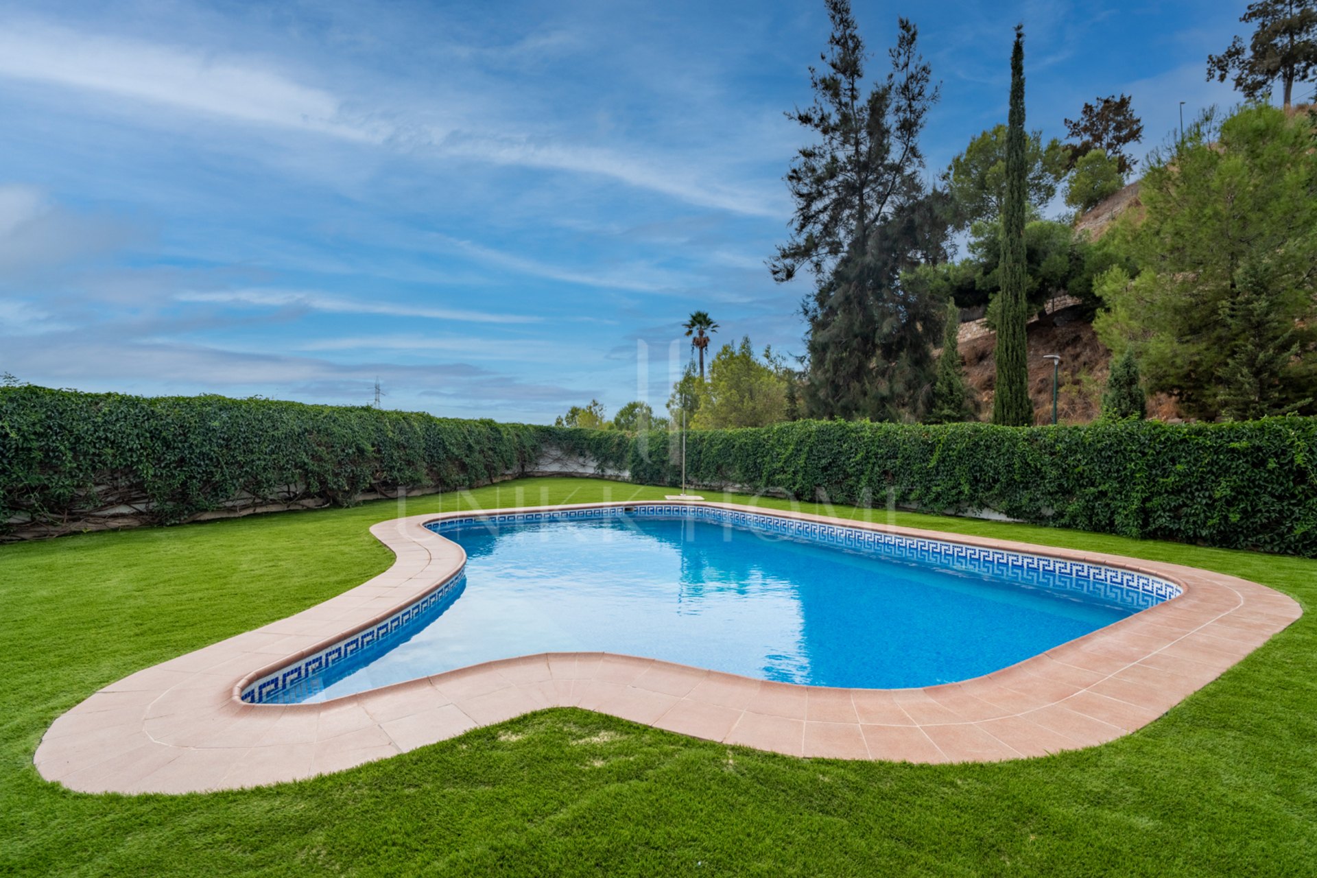 Exclusive Villa in Pinares de San Antón with Panoramic views of the Sea.