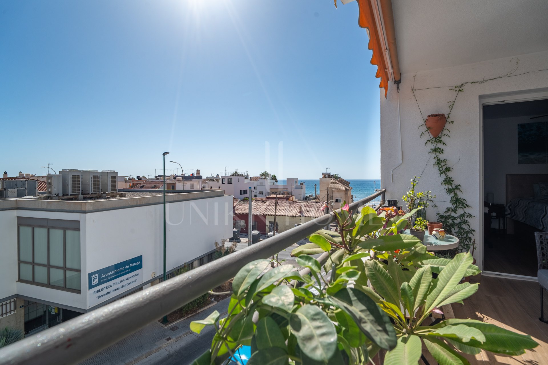 Discover this magnificent apartment in Pedregalejo, one of the most sought after areas of Malaga. With 4 spacious bedrooms and 2 full bathrooms, this home offers the perfect space for families or those looking for comfort and quality of life by the sea.