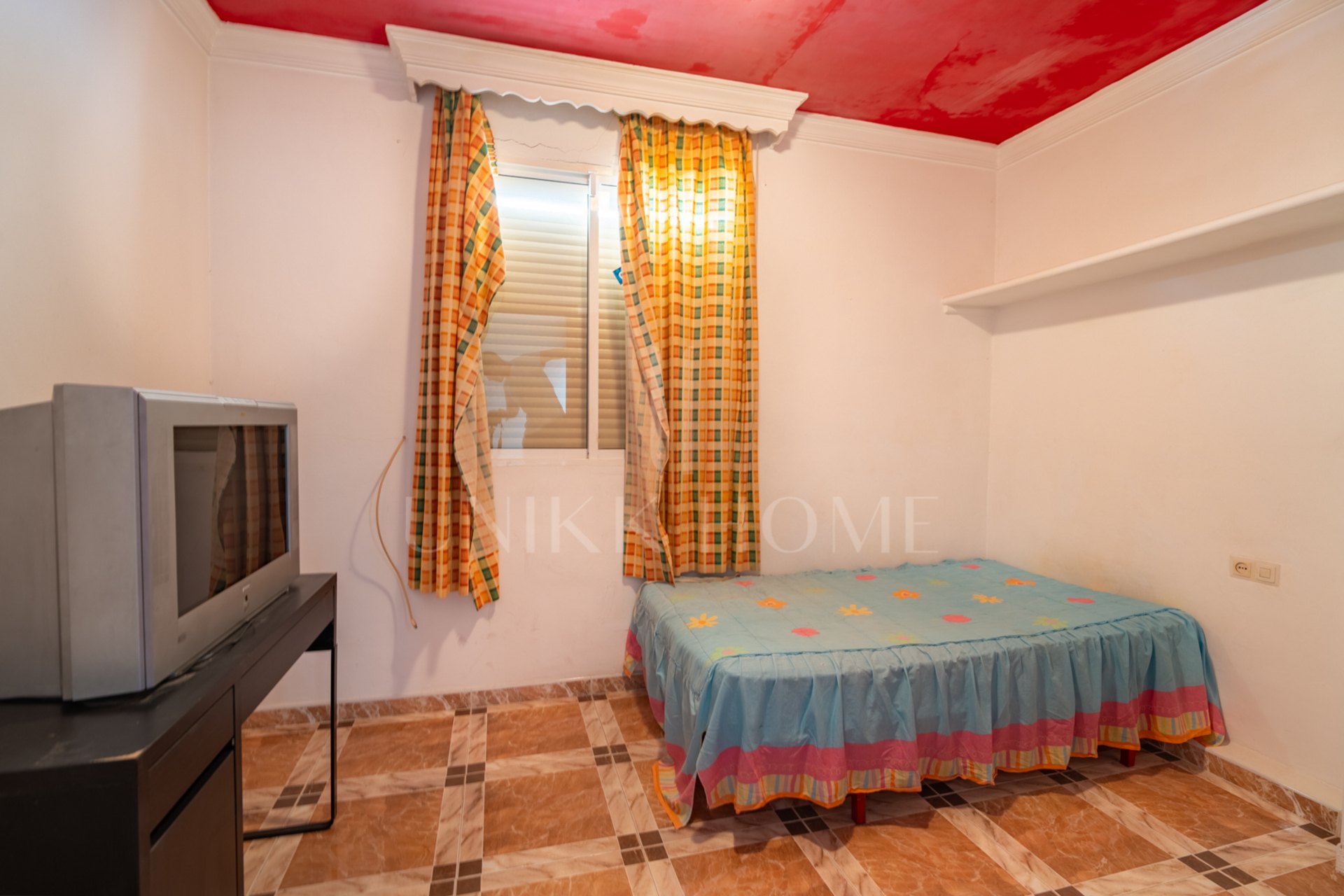 In the heart of El Palo, one of the most authentic and demanded areas of Malaga, is this unique property that breathes the sea charm of the city. Surrounded by traditional chiringuitos and a relaxed lifestyle by the sea.