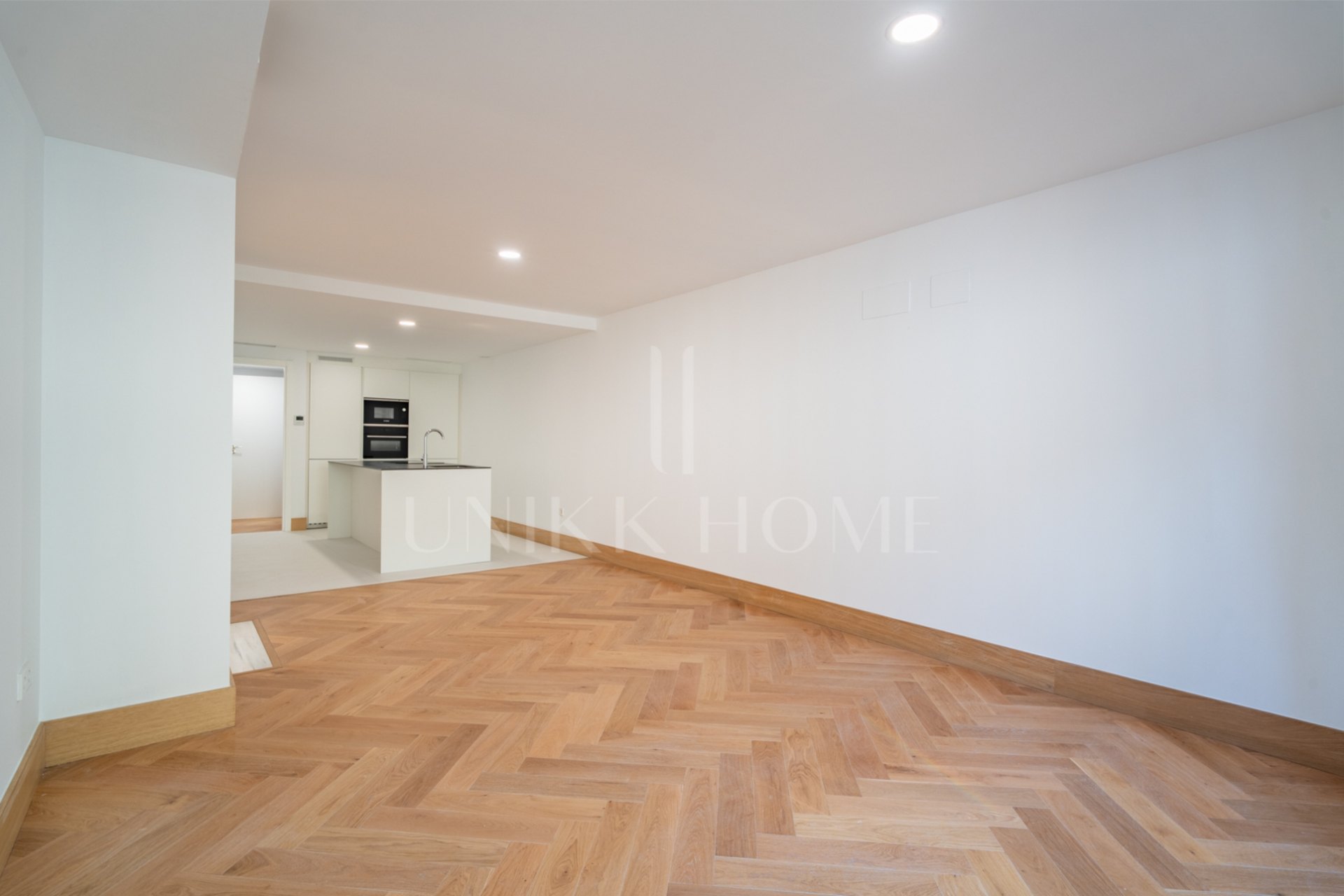 Presentamos un exclusivo apartamento de un dormitorio, un baño y un aseo, situado en una de las promociones más distinguidas de Málaga.