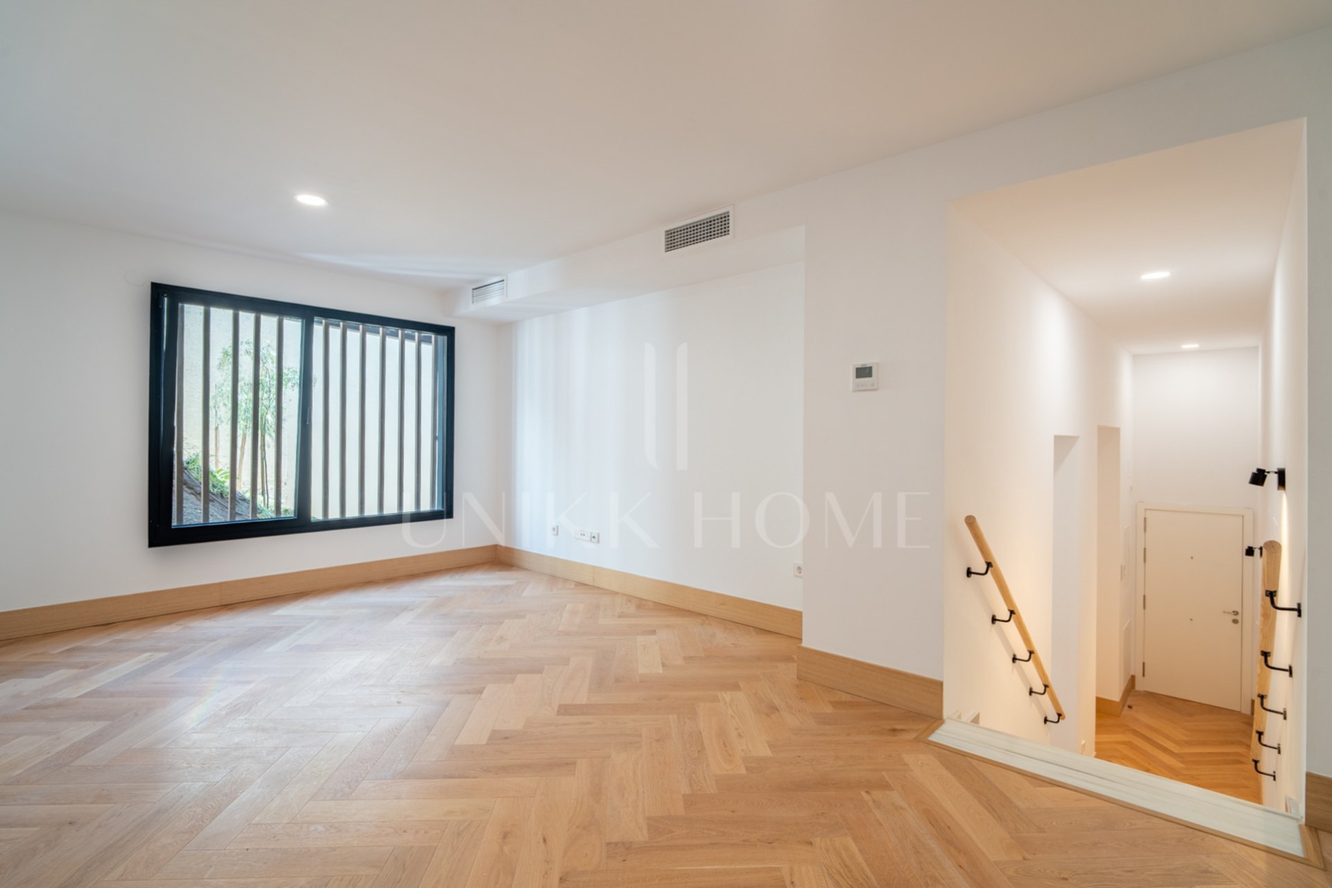 Presentamos un exclusivo apartamento de un dormitorio, un baño y un aseo, situado en una de las promociones más distinguidas de Málaga.