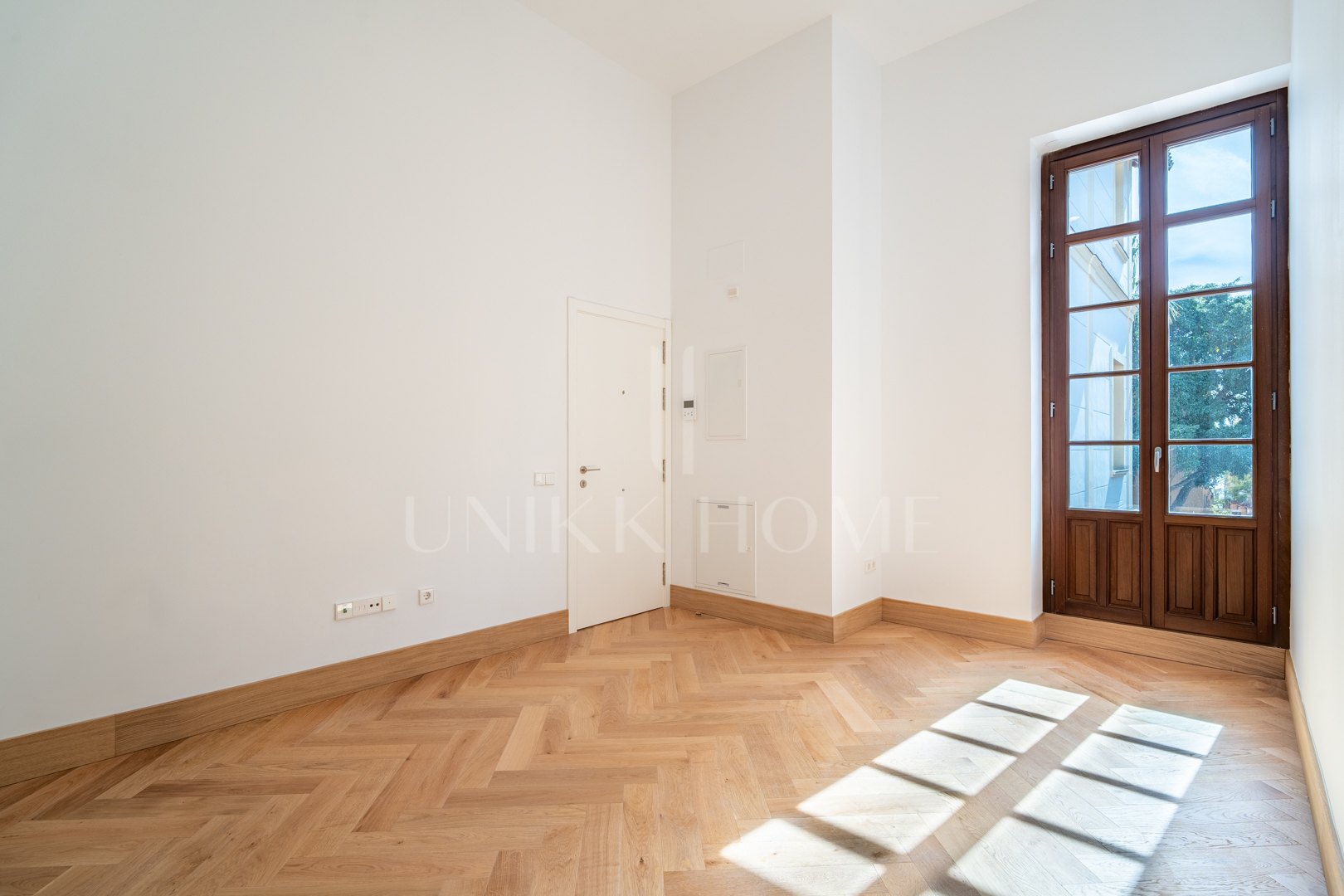 Presentamos un exclusivo apartamento de un dormitorio, un baño y un aseo, situado en una de las promociones más distinguidas de Málaga.