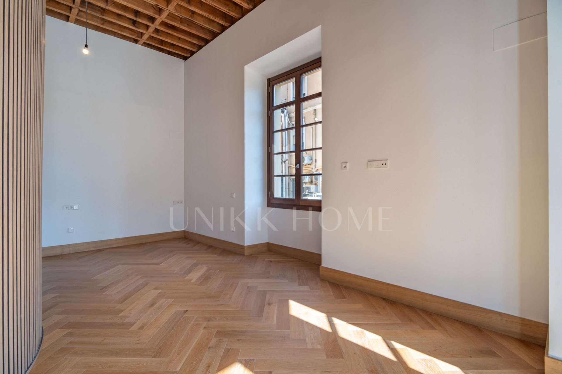 Presentamos un exclusivo estudio con baño completo, ubicado en una de las promociones más prestigiosas de Málaga.