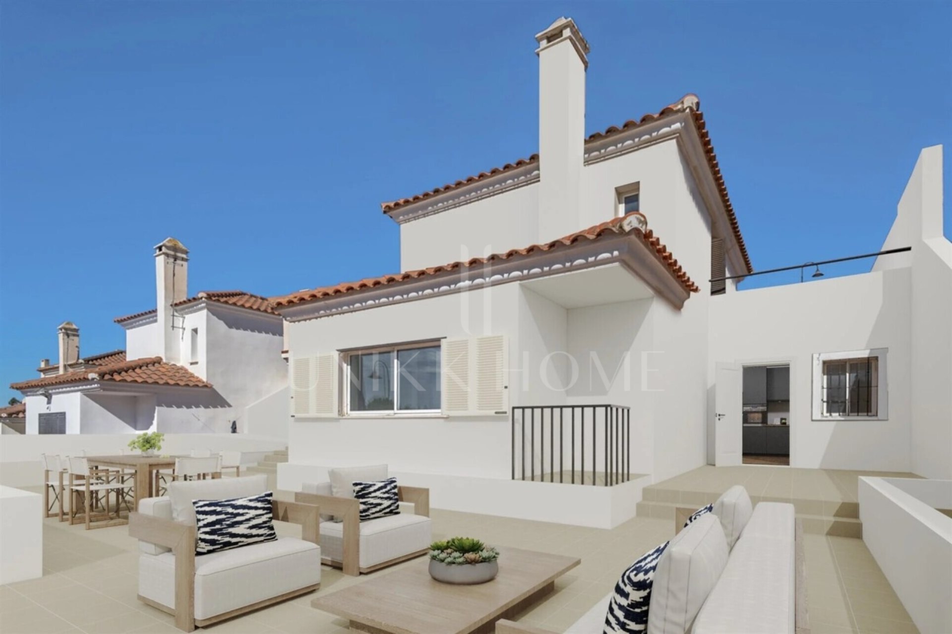 The Olimpo urbanization is a residential community renowned for its Mediterranean style and wonderful landscaped areas. The apartments in Olimpo are made up of villas, which have views of the sea and the mountains. The urbanization offers an ambien