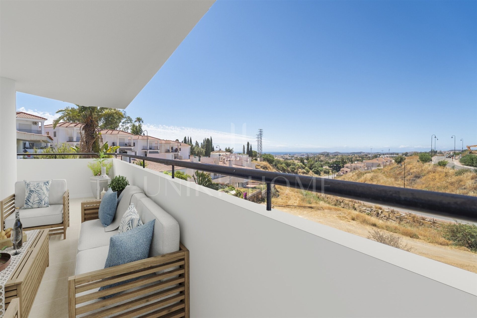 The Olimpo urbanization is a residential community renowned for its Mediterranean style and wonderful landscaped areas. The apartments in Olimpo are made up of villas, which have views of the sea and the mountains. The urbanization offers an ambien