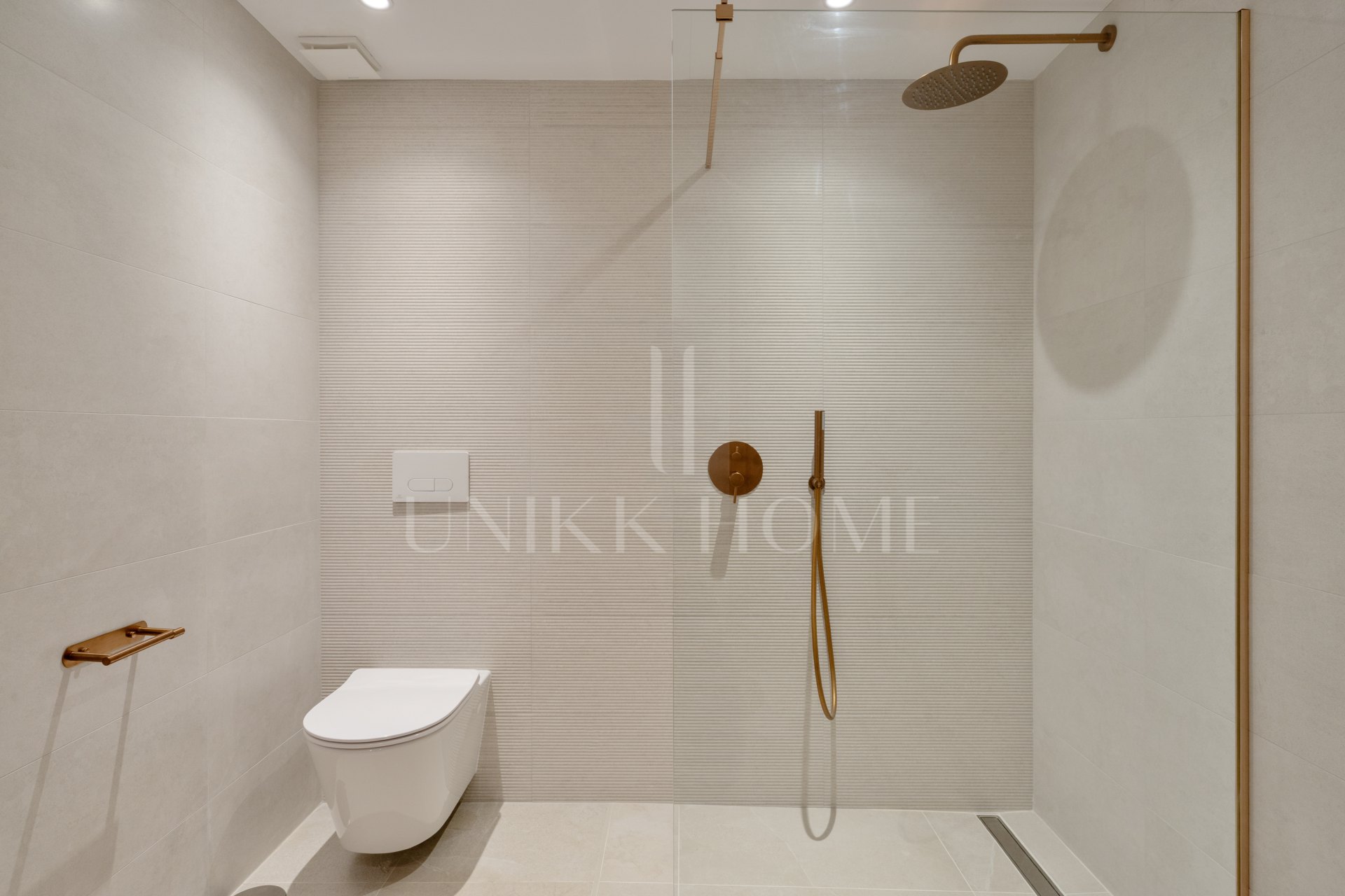 Casa adosada de 4 dormitorios completamente reformada en Montevideo Hills, junto a El Campanario