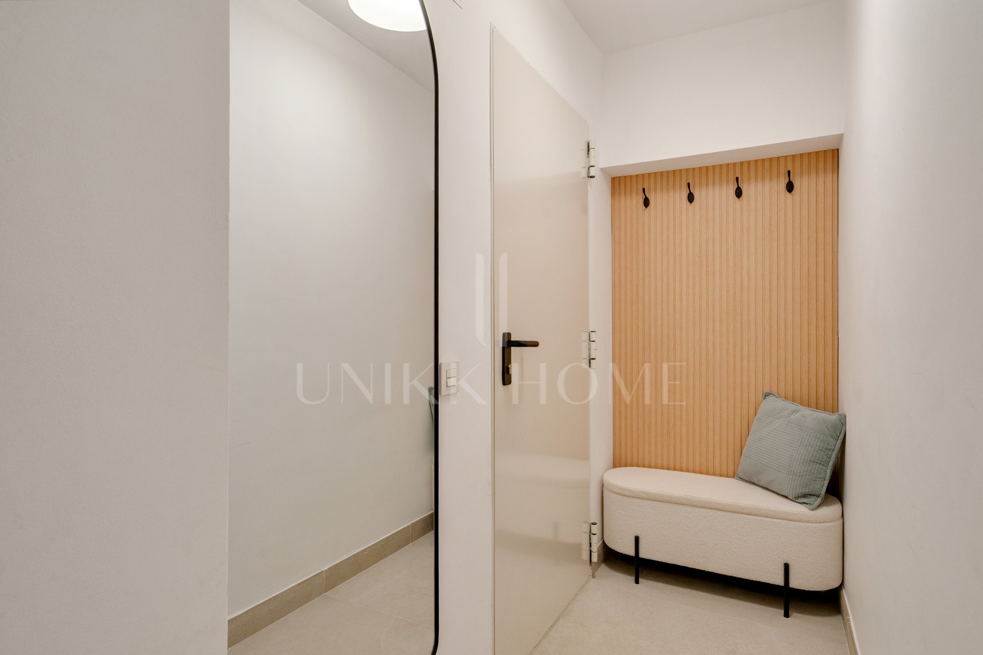 Casa adosada de 4 dormitorios completamente reformada en Montevideo Hills, junto a El Campanario