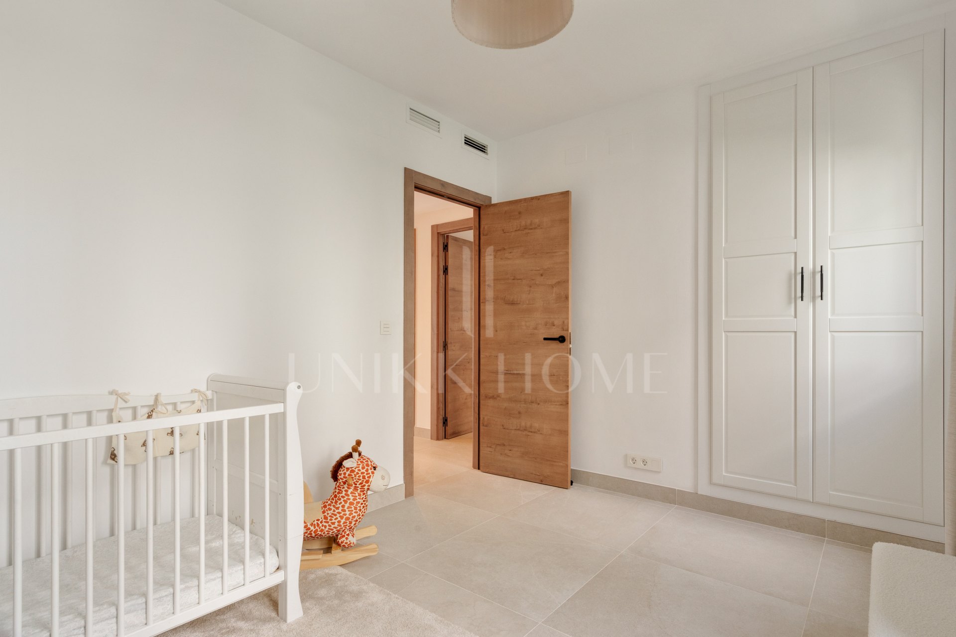 Casa adosada de 4 dormitorios completamente reformada en Montevideo Hills, junto a El Campanario
