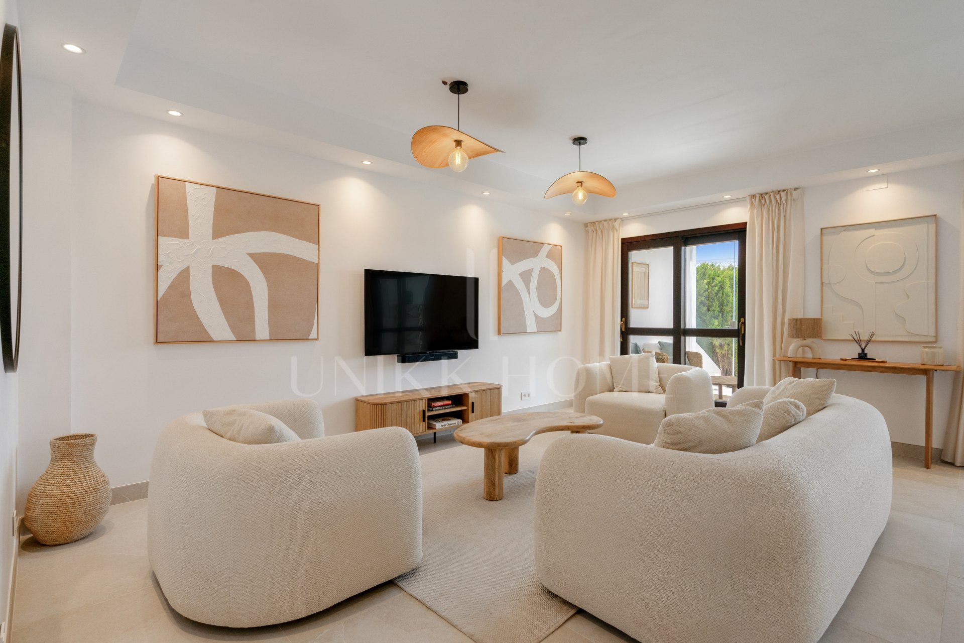 Casa adosada de 4 dormitorios completamente reformada en Montevideo Hills, junto a El Campanario