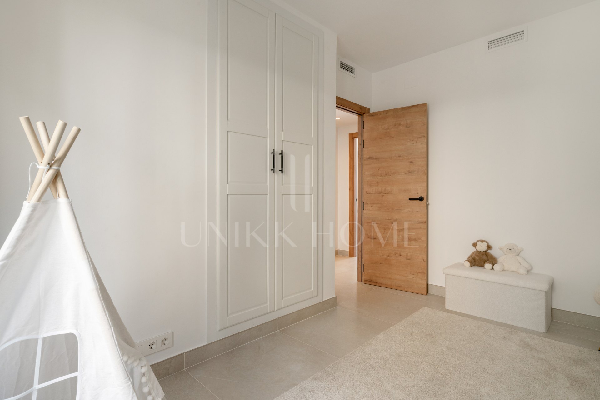 Casa adosada de 4 dormitorios completamente reformada en Montevideo Hills, junto a El Campanario