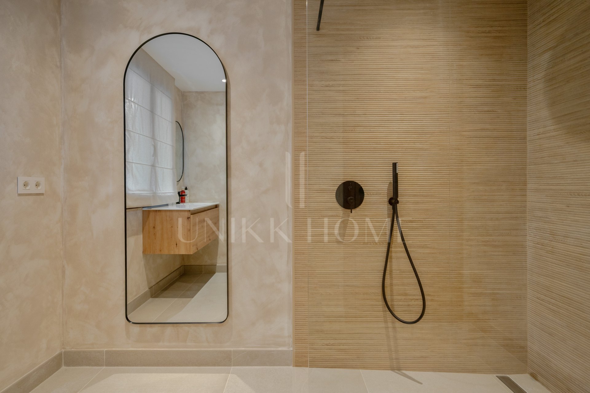 Casa adosada de 4 dormitorios completamente reformada en Montevideo Hills, junto a El Campanario