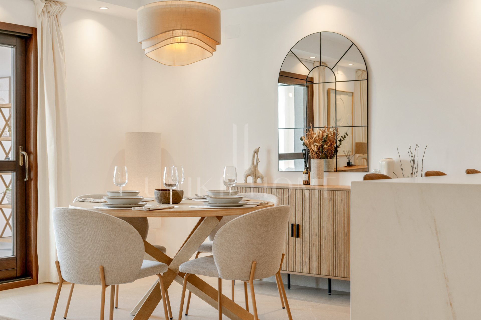 Casa adosada de 4 dormitorios completamente reformada en Montevideo Hills, junto a El Campanario