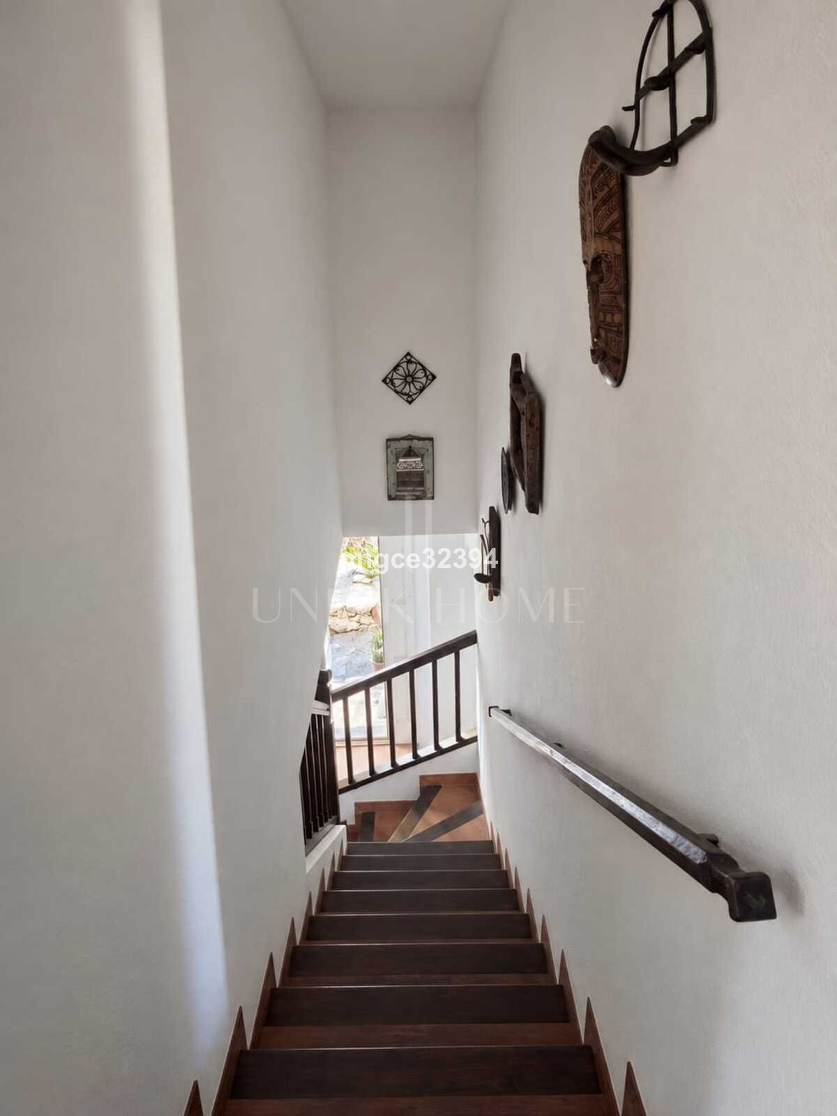 Licencias de Turismo Anterior Aloha, Nueva Andalucía ANTE Encantadora Casa Adosada de 2 camas con Vistas al Mar Parcial, Piscina, Tenis & Parking