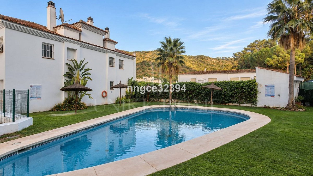 LARGE COVERED CORNER PATIO HOME | GARAGE | STORAGE | LIFT | POOL