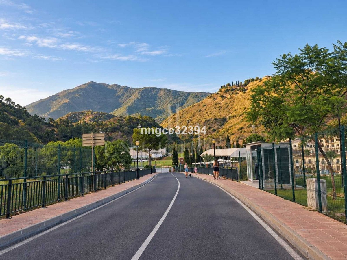 LARGE COVERED CORNER PATIO HOME | GARAGE | STORAGE | LIFT | POOL