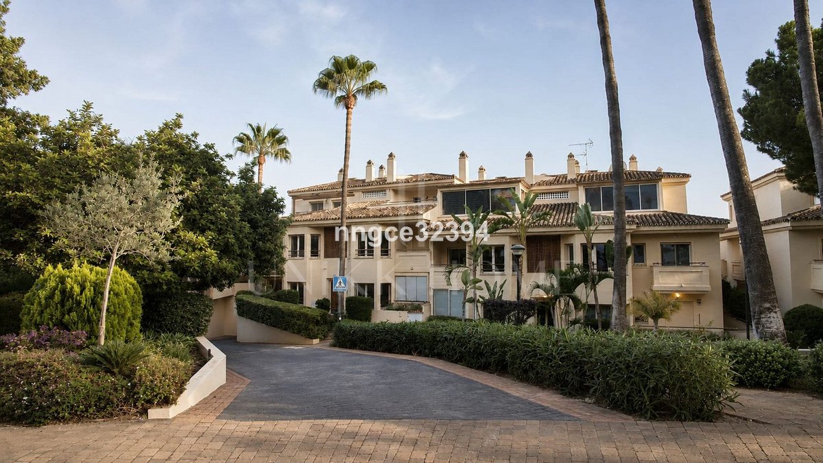 Apartamento de 2 dormitorios con vistas al mar en Sierra Blanca, a 5 minutos de Marbella Milla de Oro