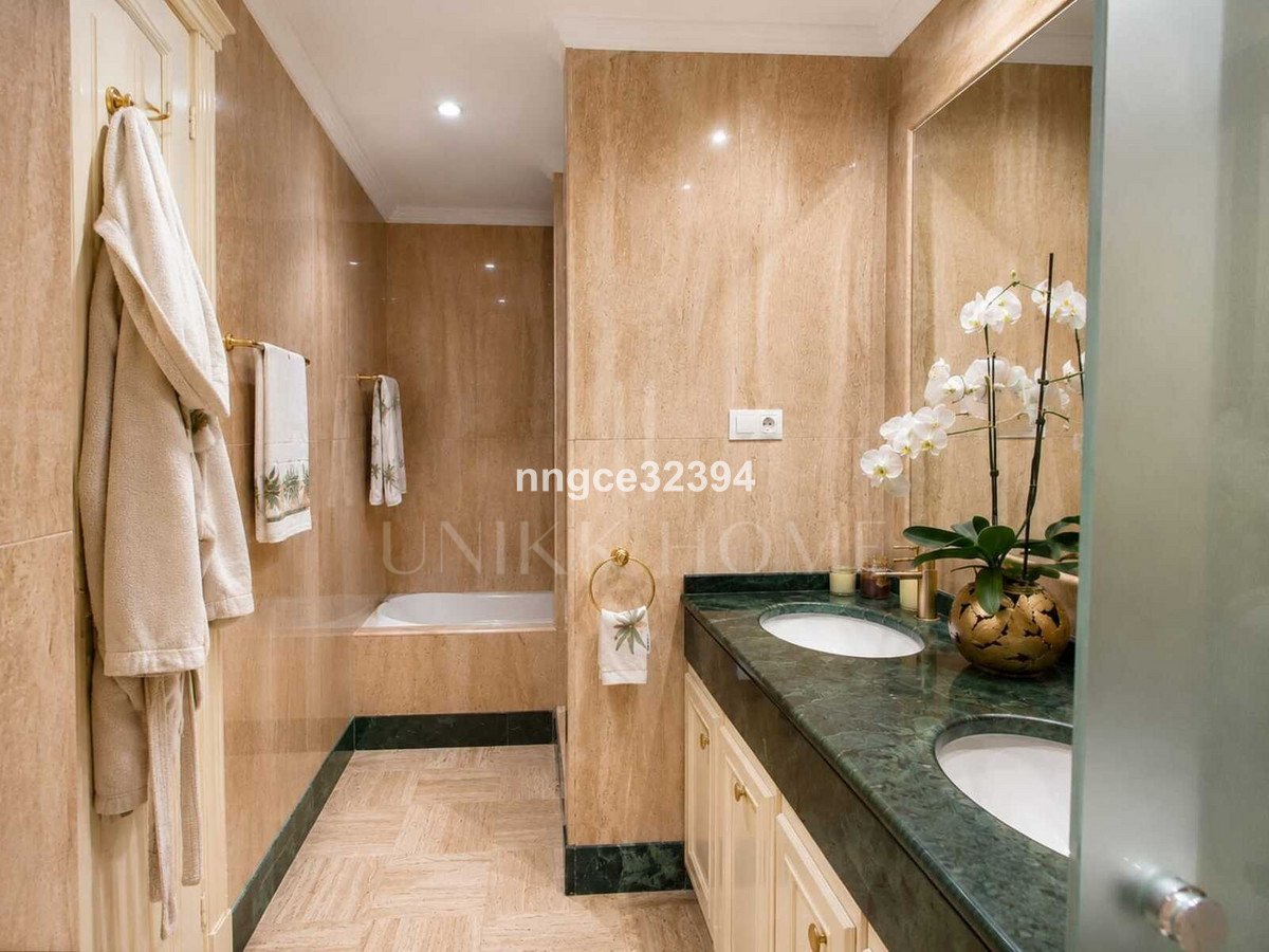 Apartamento de 2 dormitorios con vistas al mar en Sierra Blanca, a 5 minutos de Marbella Milla de Oro
