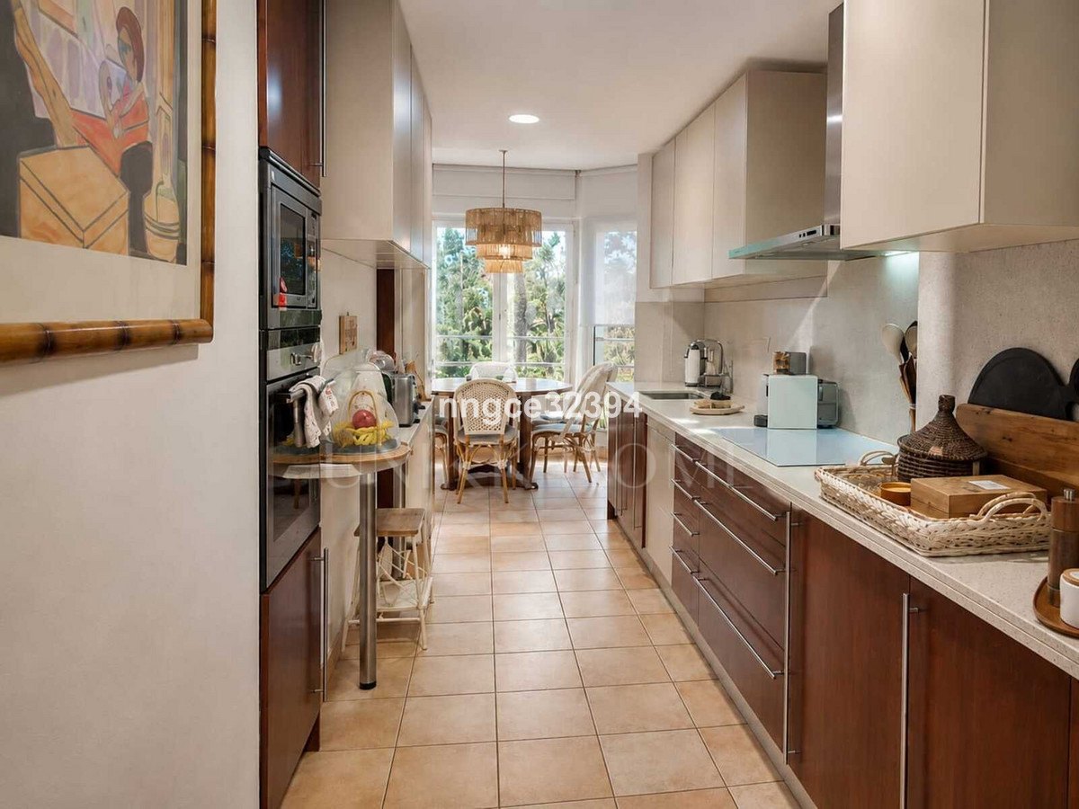 Apartamento de 2 dormitorios con vistas al mar en Sierra Blanca, a 5 minutos de Marbella Milla de Oro