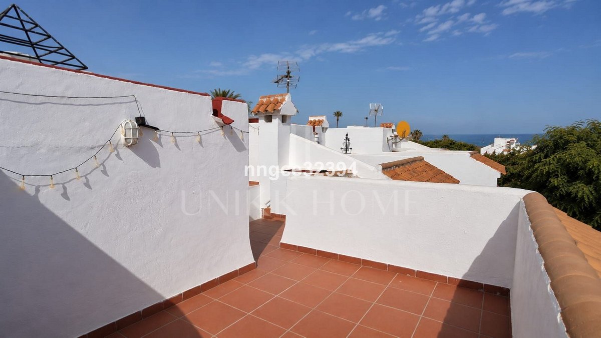 Fully Renovated Beachfront Townhouse | Designer Kitchen | Private Garden | Rooftop Sea Views
