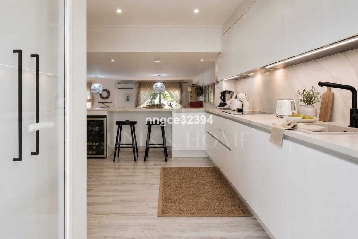 Fully Renovated Beachfront Townhouse | Designer Kitchen | Private Garden | Rooftop Sea Views