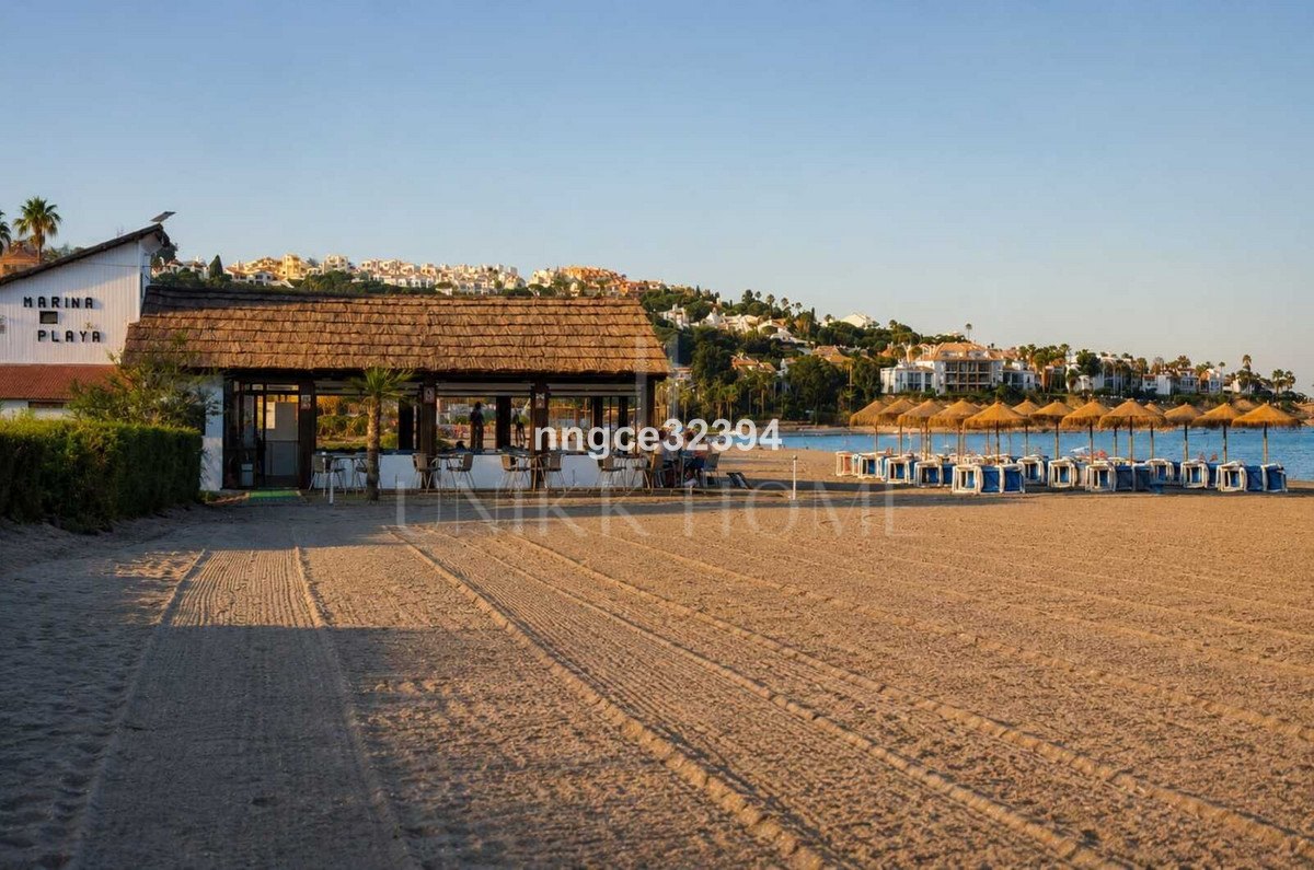 Fully Renovated Beachfront Townhouse | Designer Kitchen | Private Garden | Rooftop Sea Views