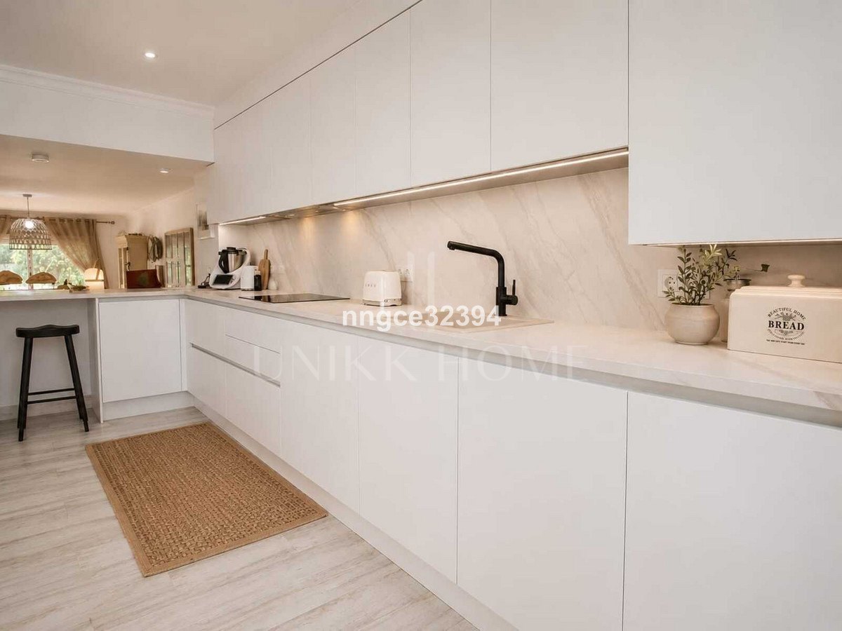 Fully Renovated Beachfront Townhouse | Designer Kitchen | Private Garden | Rooftop Sea Views