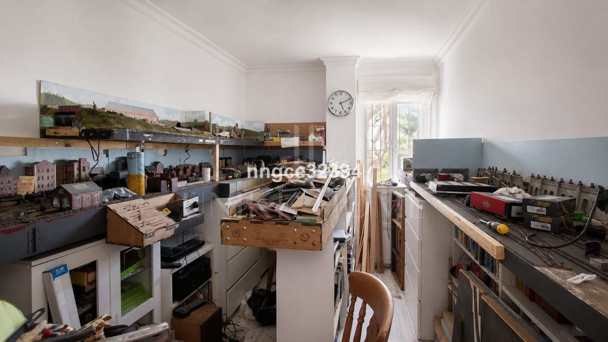 Fully Renovated Beachfront Townhouse | Designer Kitchen | Private Garden | Rooftop Sea Views