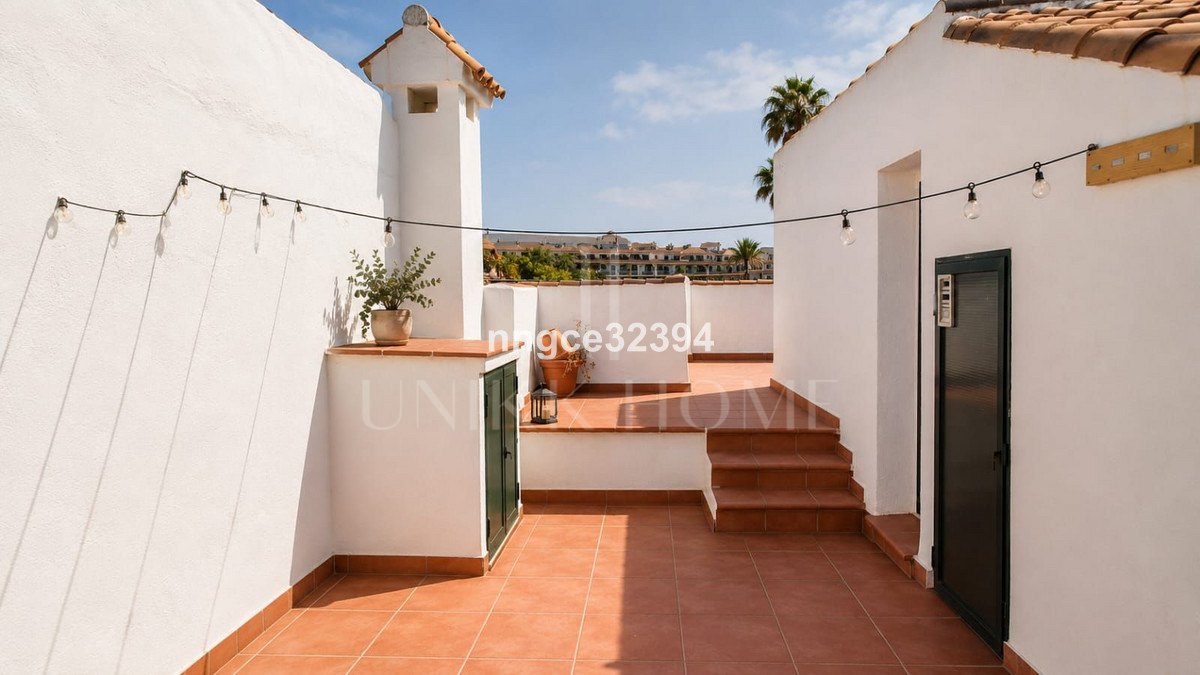 Fully Renovated Beachfront Townhouse | Designer Kitchen | Private Garden | Rooftop Sea Views