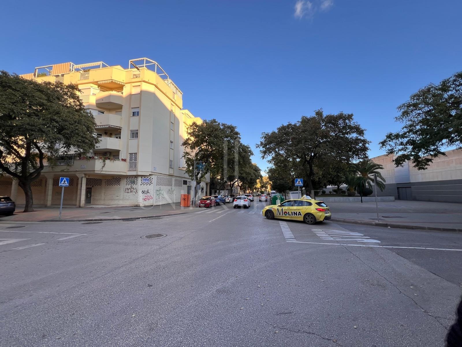 138 m² Corner Commercial Unit with Residential Conversion Potential, Cortijo Alto Málaga