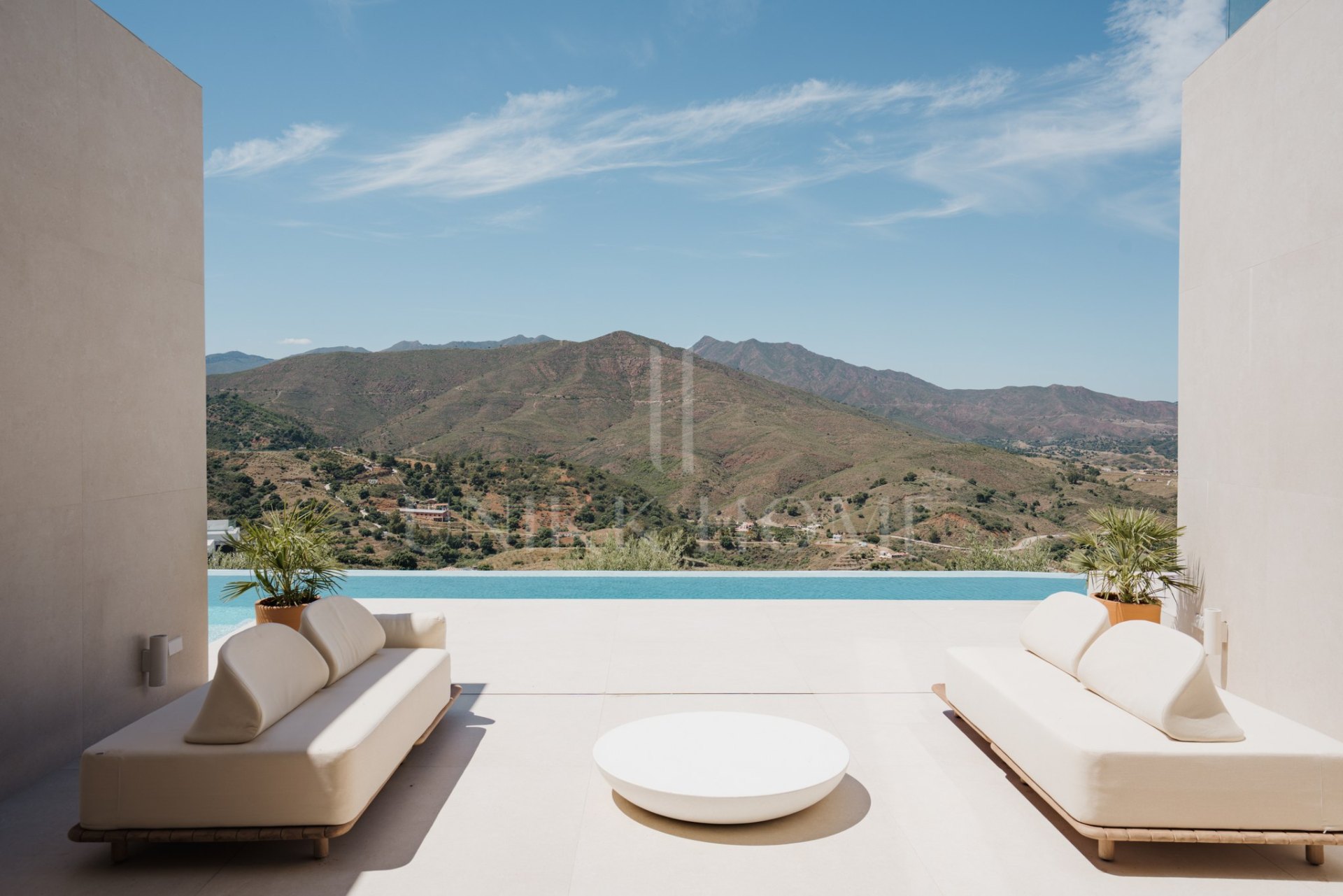Villa de diseño con vistas panorámicas en La Cala Golf