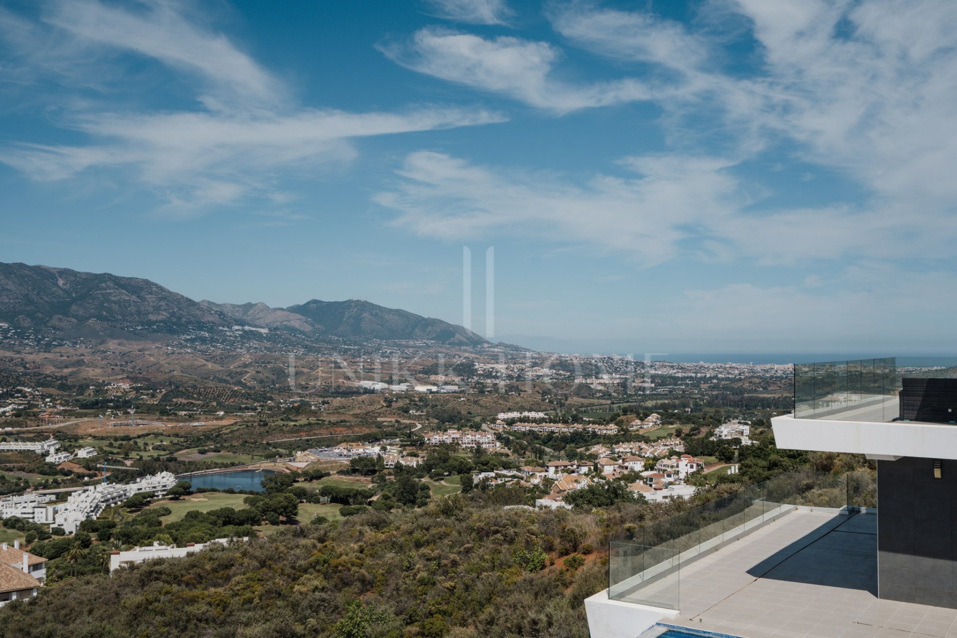 Villa de diseño con vistas panorámicas en La Cala Golf