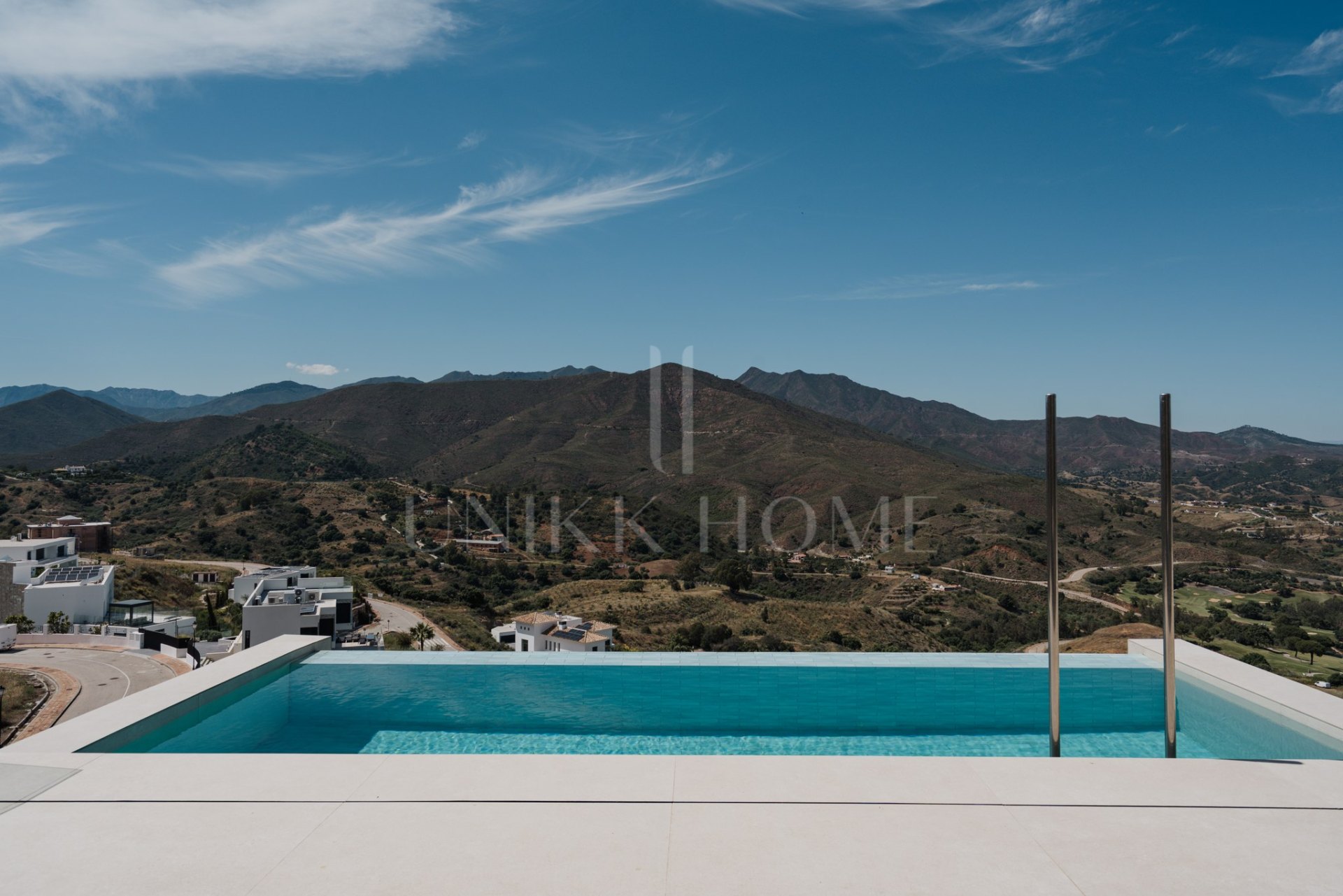 Villa de diseño con vistas panorámicas en La Cala Golf