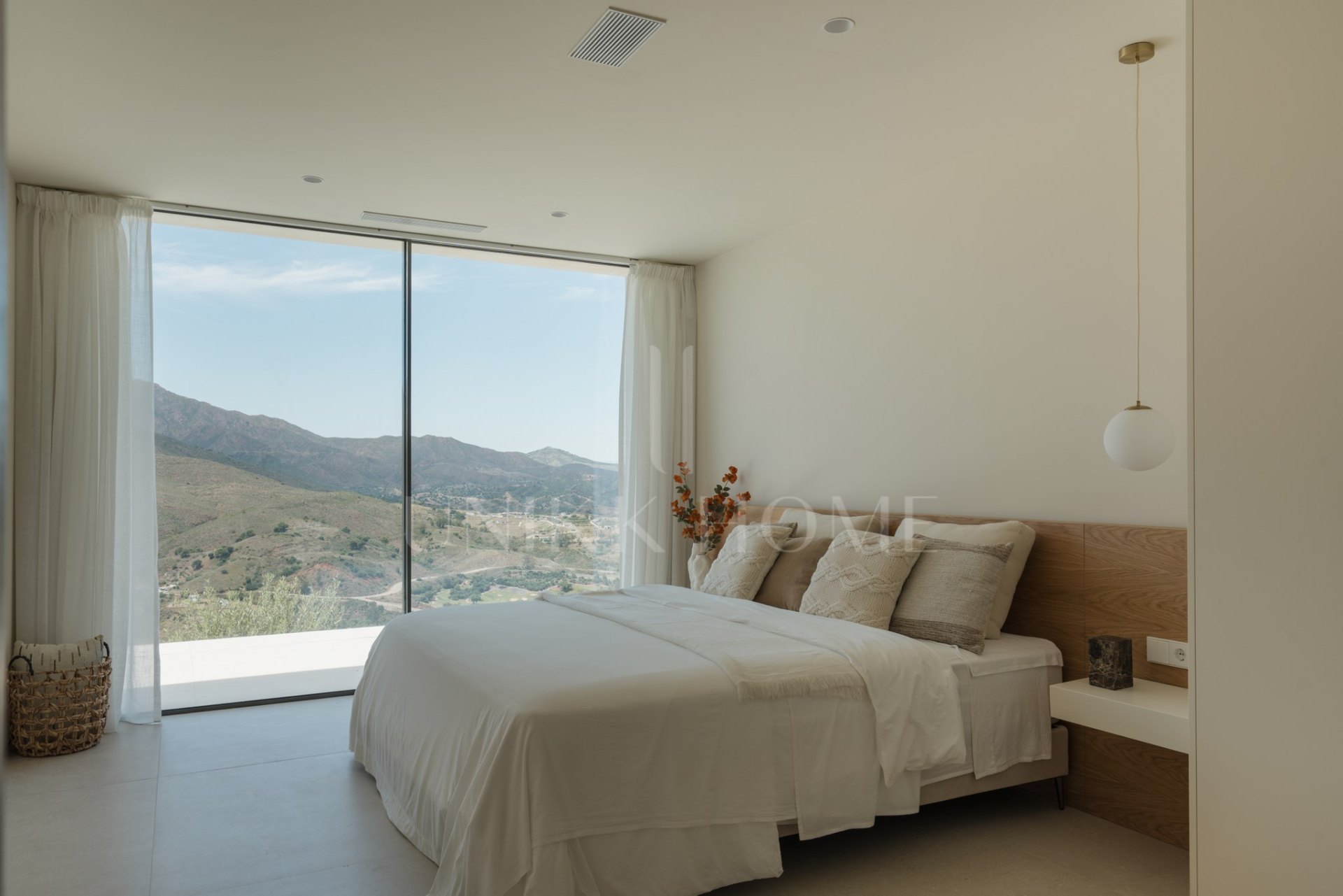 Villa de diseño con vistas panorámicas en La Cala Golf
