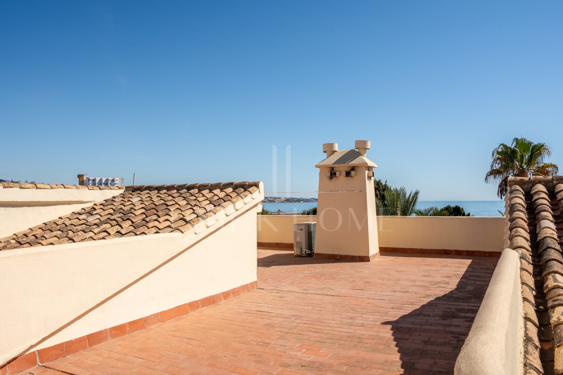 First-line beach home with sea views