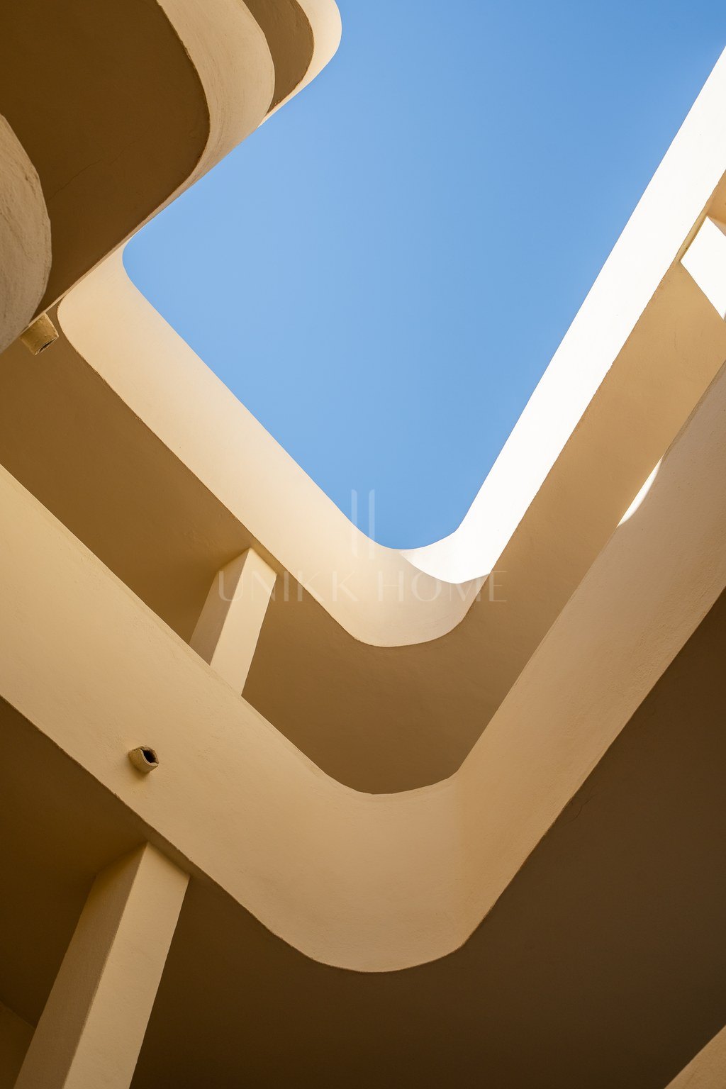 First-line beach home with sea views