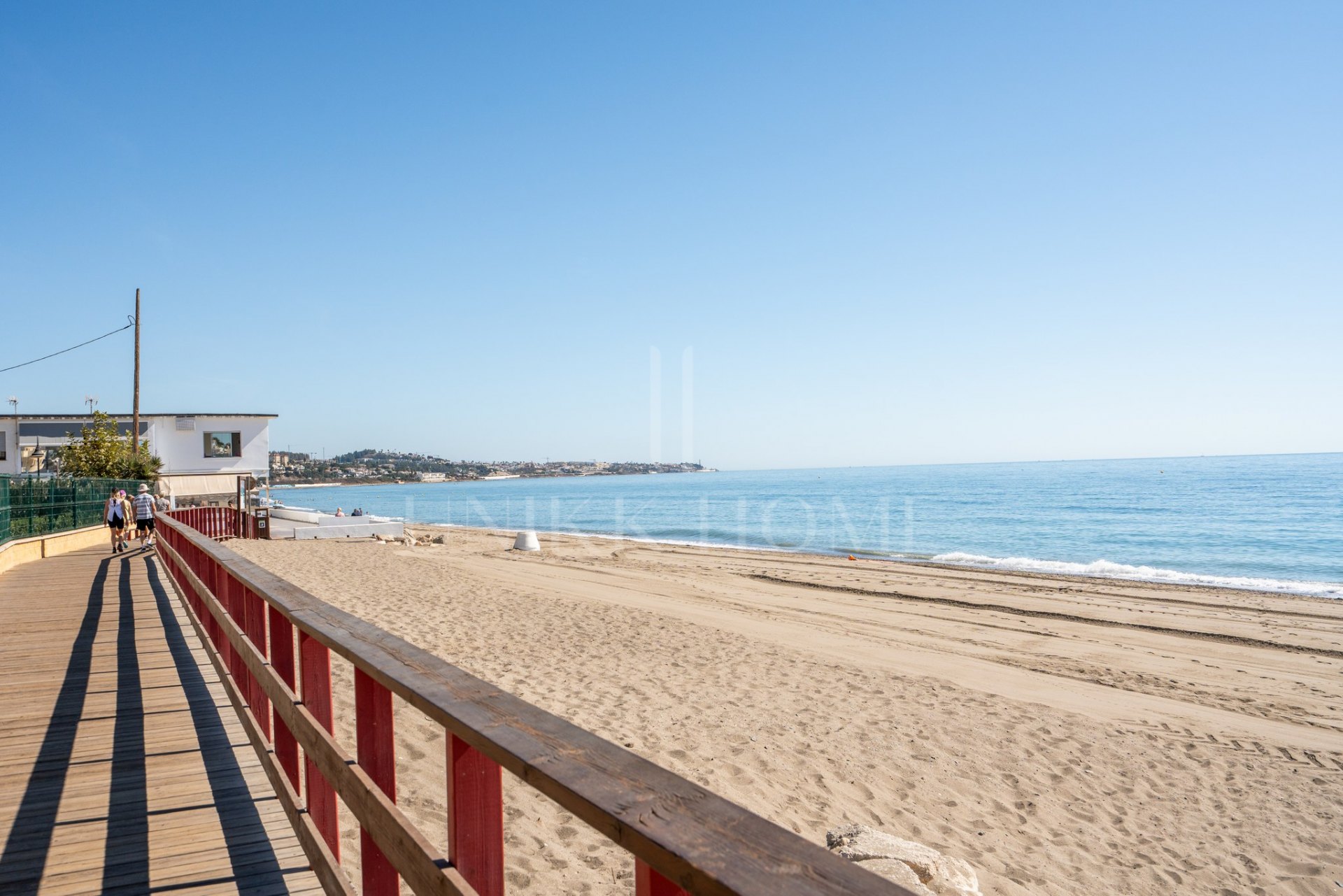 First-line beach home with sea views