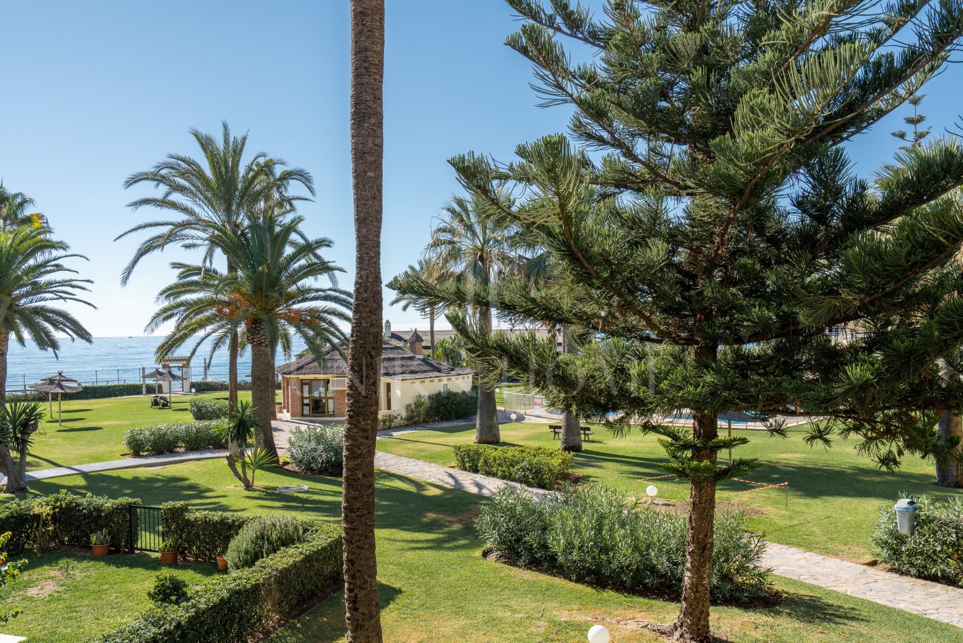 First-line beach home with sea views