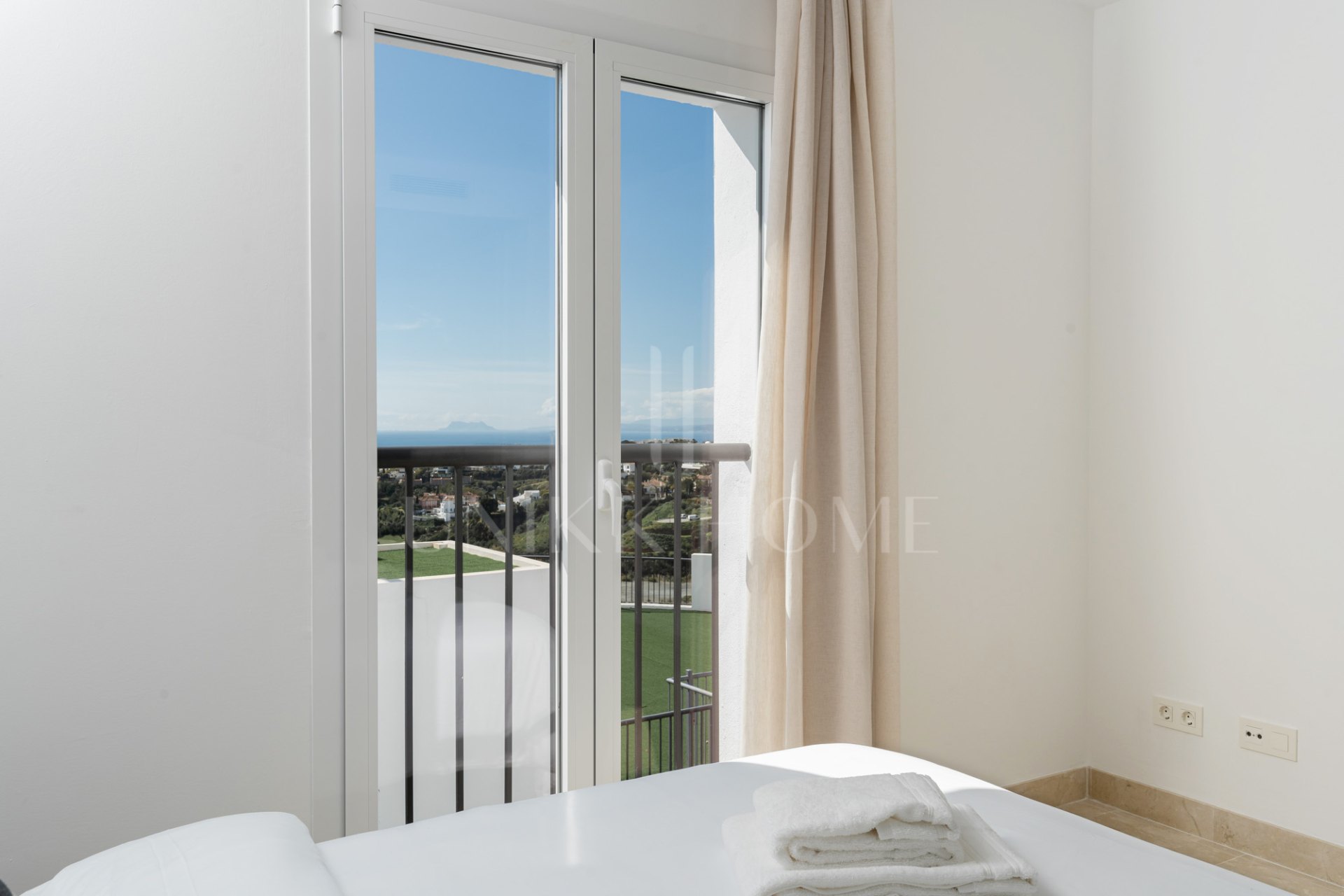 Luxury Duplex Penthouse with Panoramic Sea Views in Paraíso Pueblo