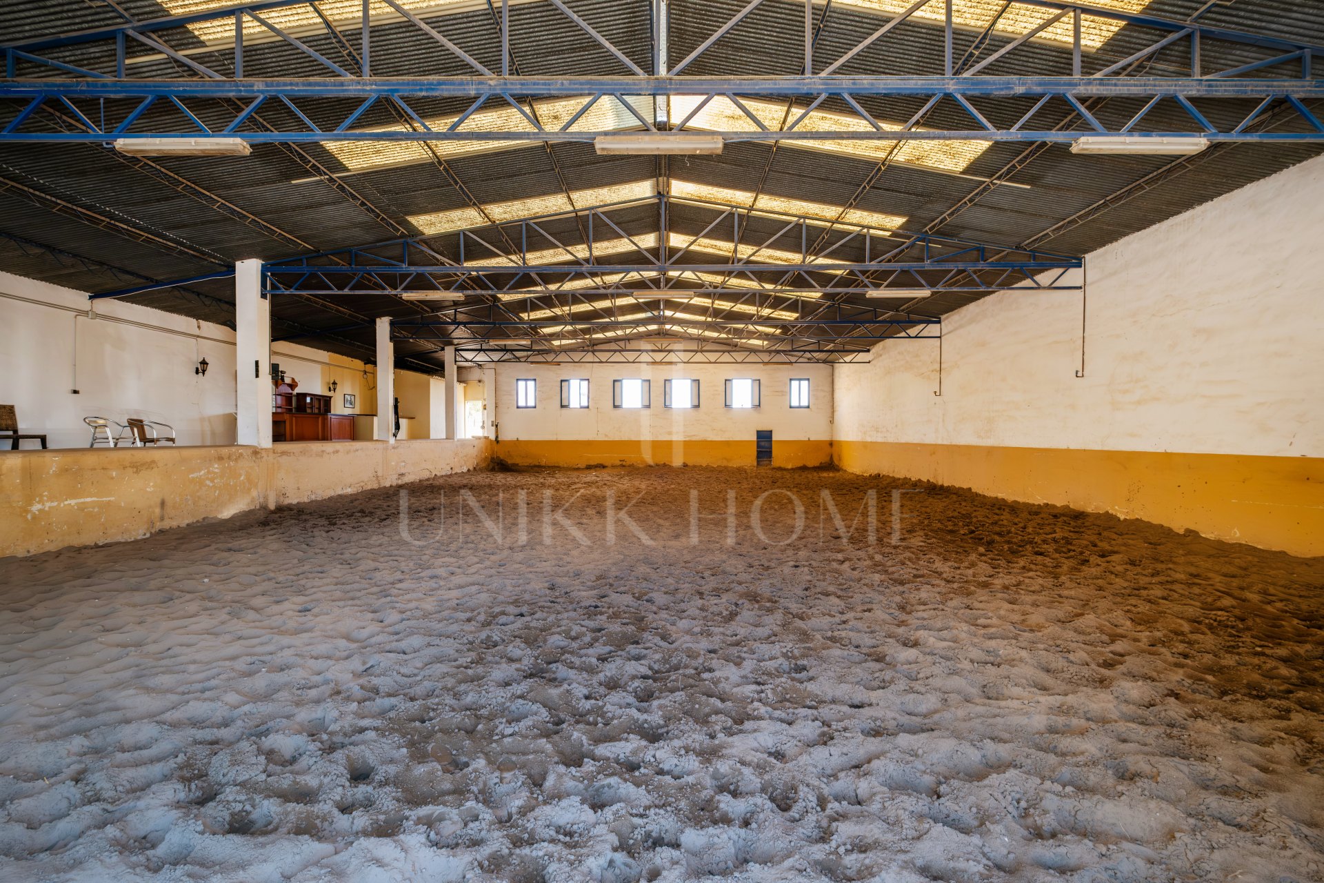 AMAZING EQUESTRIAN PROPERTY 15 MINUTES FROM THE BEACH