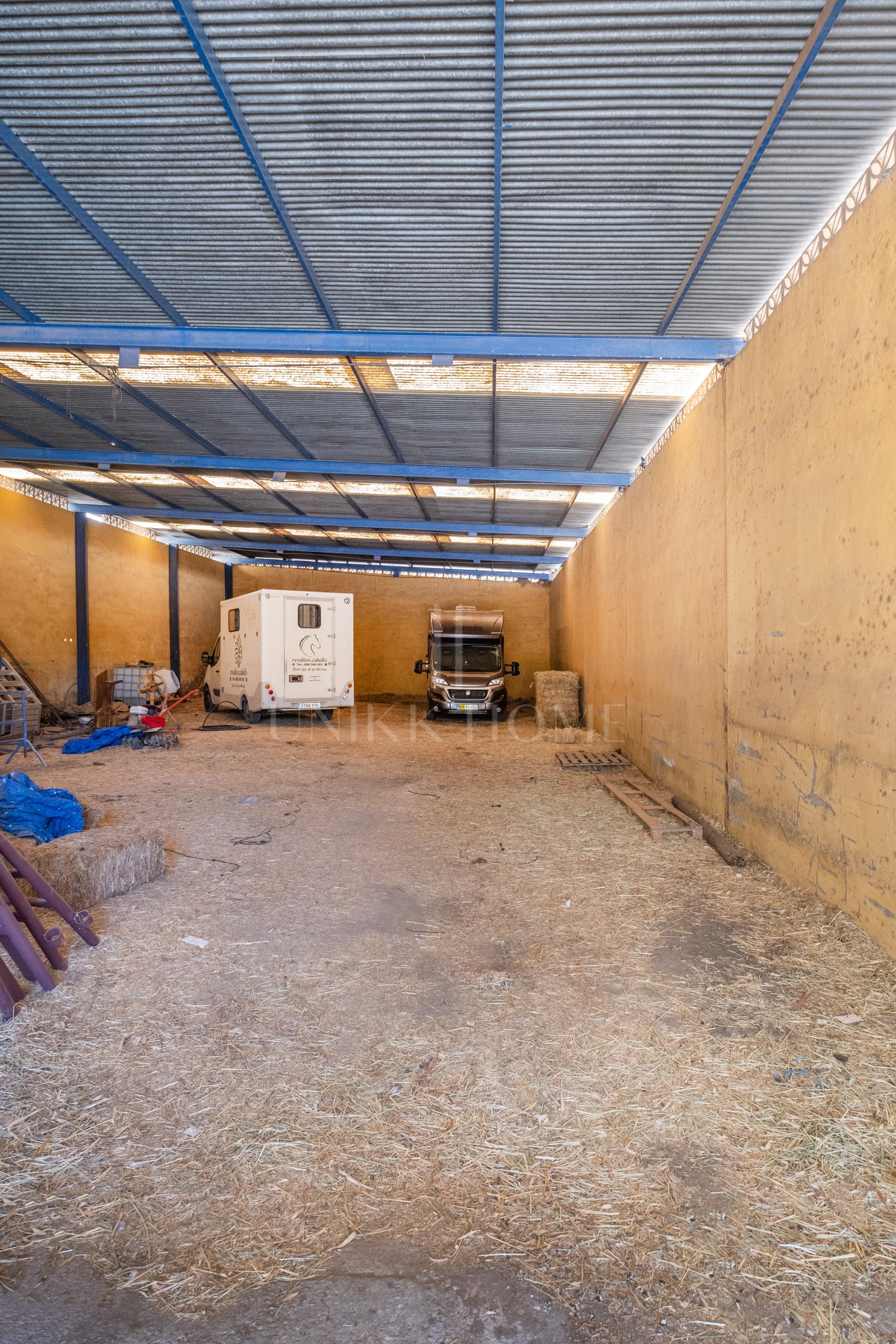 AMAZING EQUESTRIAN PROPERTY 15 MINUTES FROM THE BEACH