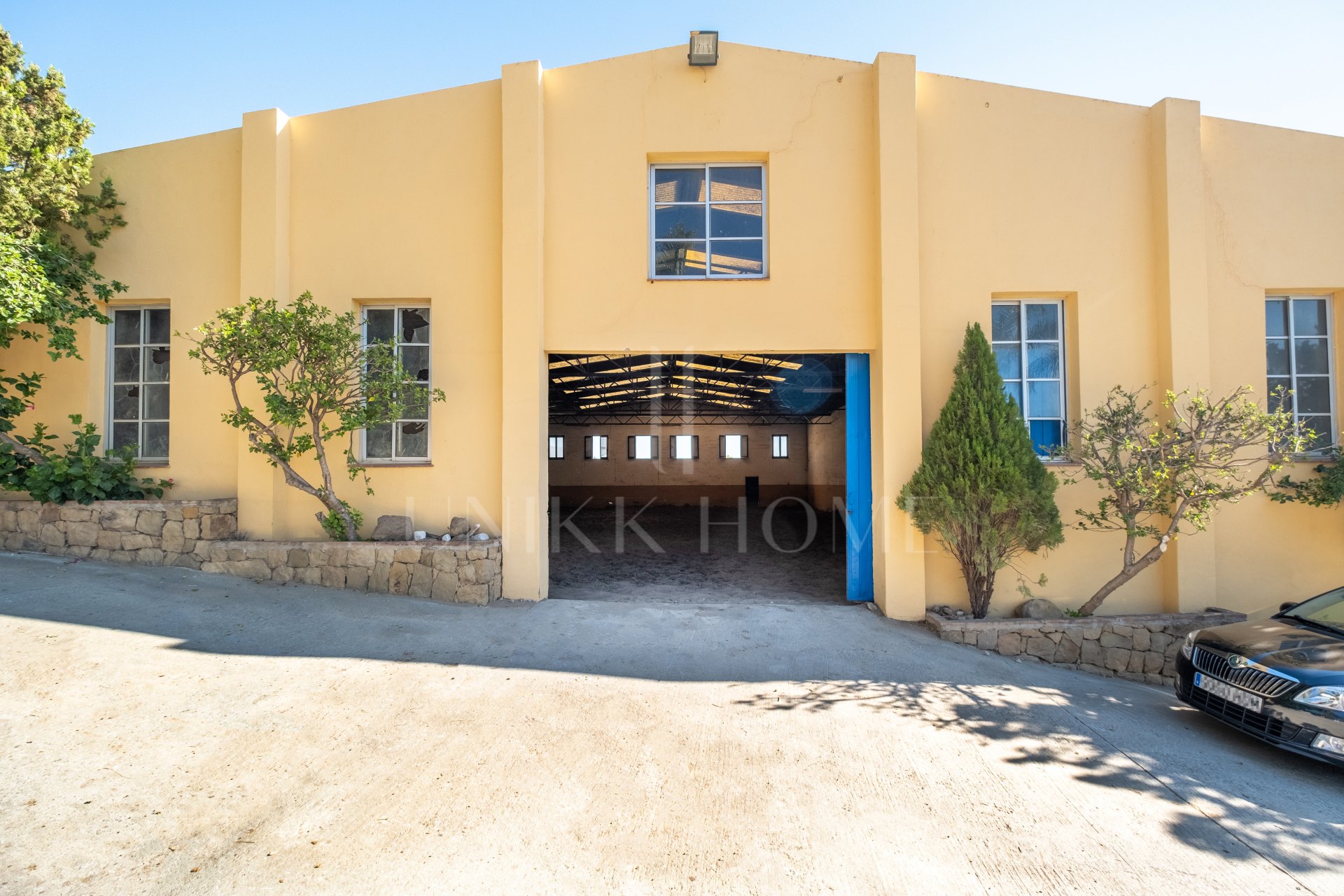 AMAZING EQUESTRIAN PROPERTY 15 MINUTES FROM THE BEACH