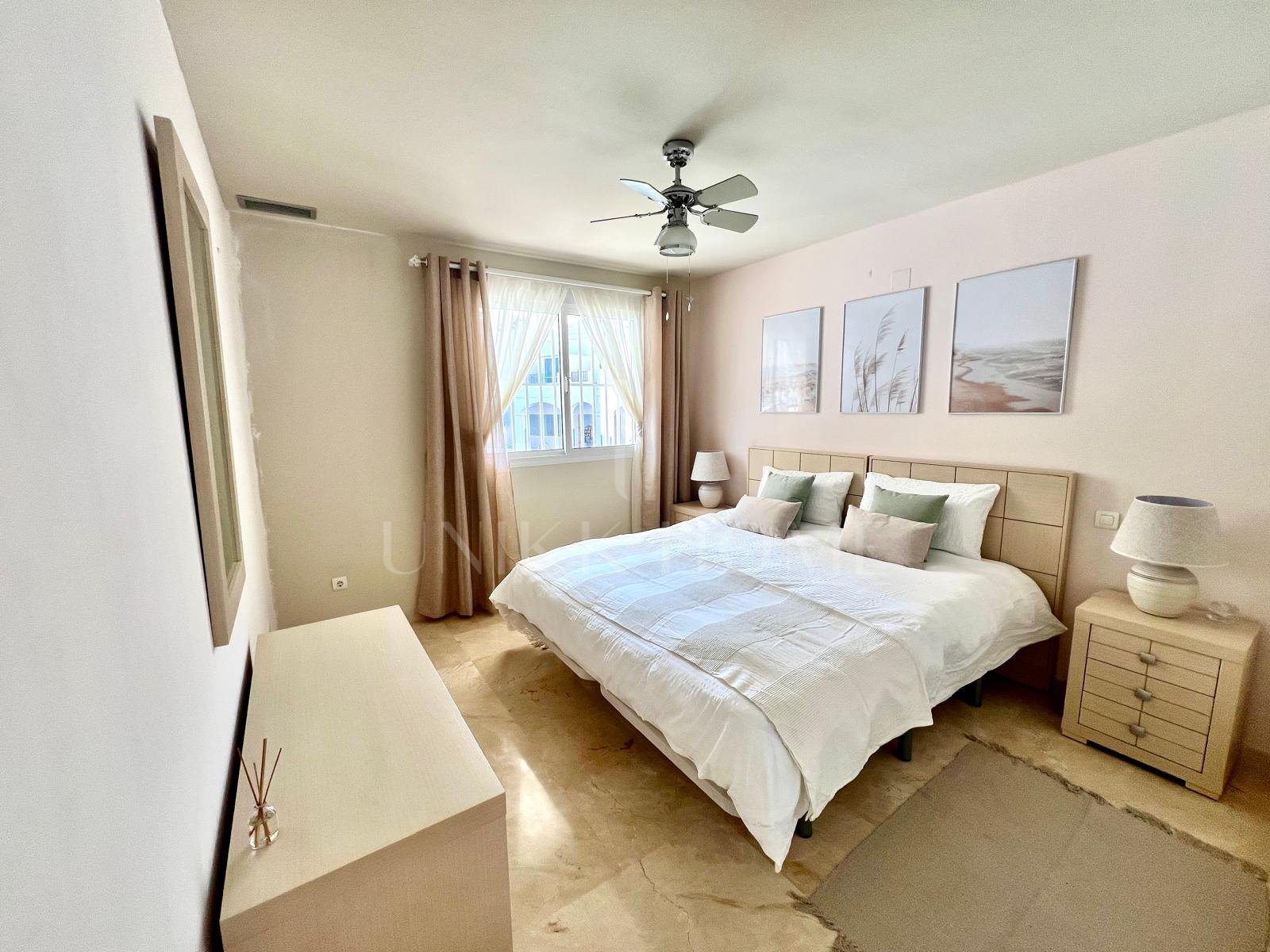Stylish 2-bedroom apartment in Duquesa Fairways with two private terraces, golf views, and access to pools, gardens, and underground parking—just minutes from the marina and beach.