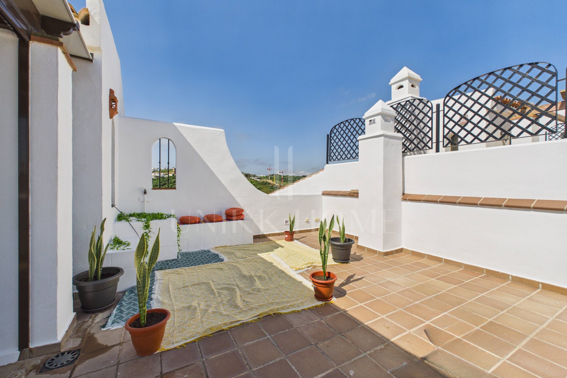 Stunning townhouse next to the prestigious La Hacienda Alcaidesa Golf