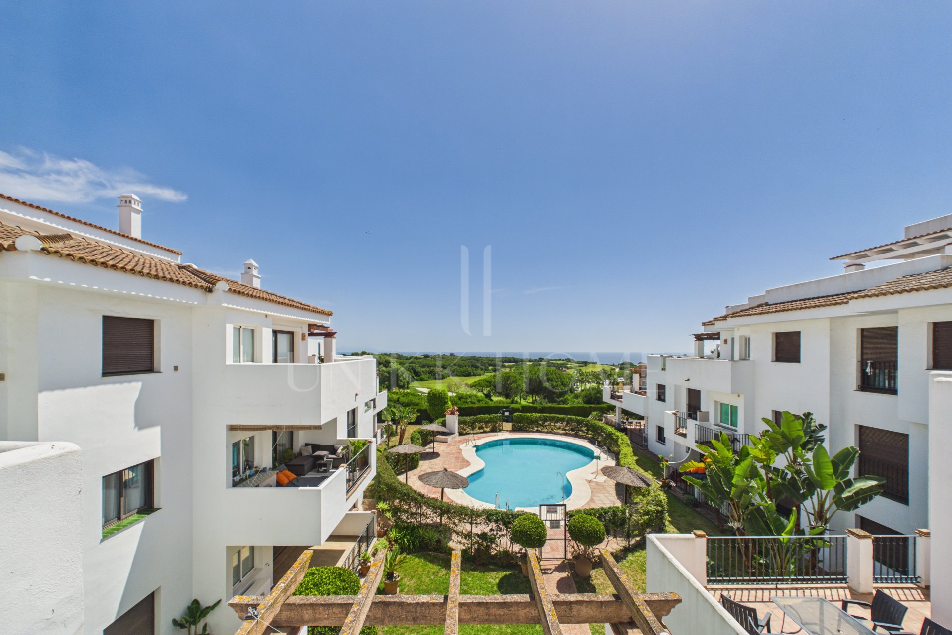 Stunning townhouse next to the prestigious La Hacienda Alcaidesa Golf
