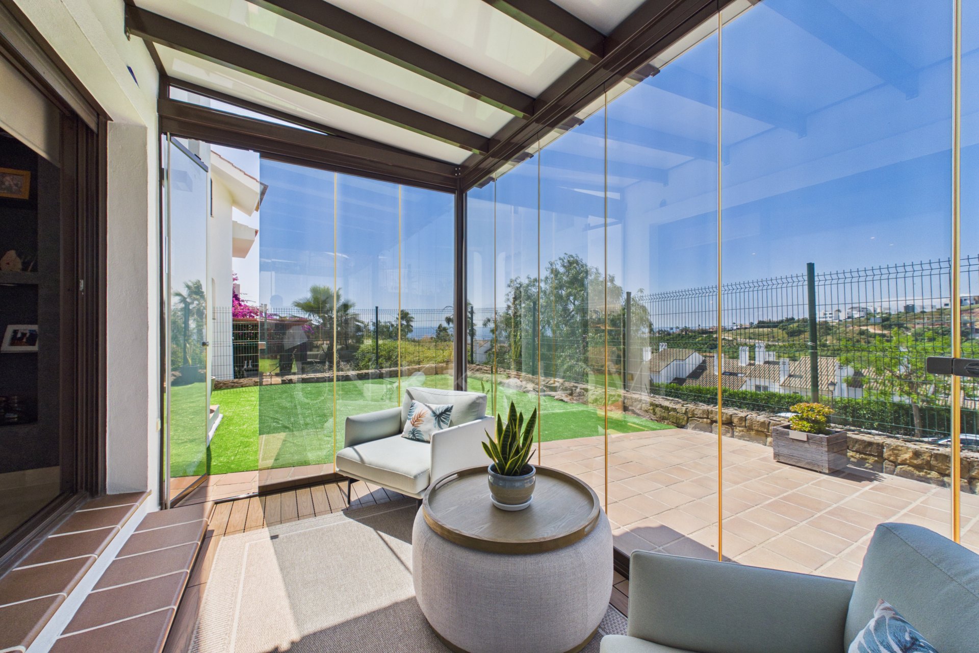 Stunning townhouse next to the prestigious La Hacienda Alcaidesa Golf