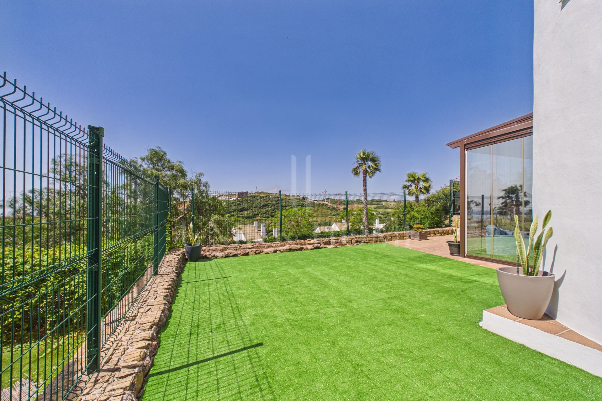 Stunning townhouse next to the prestigious La Hacienda Alcaidesa Golf