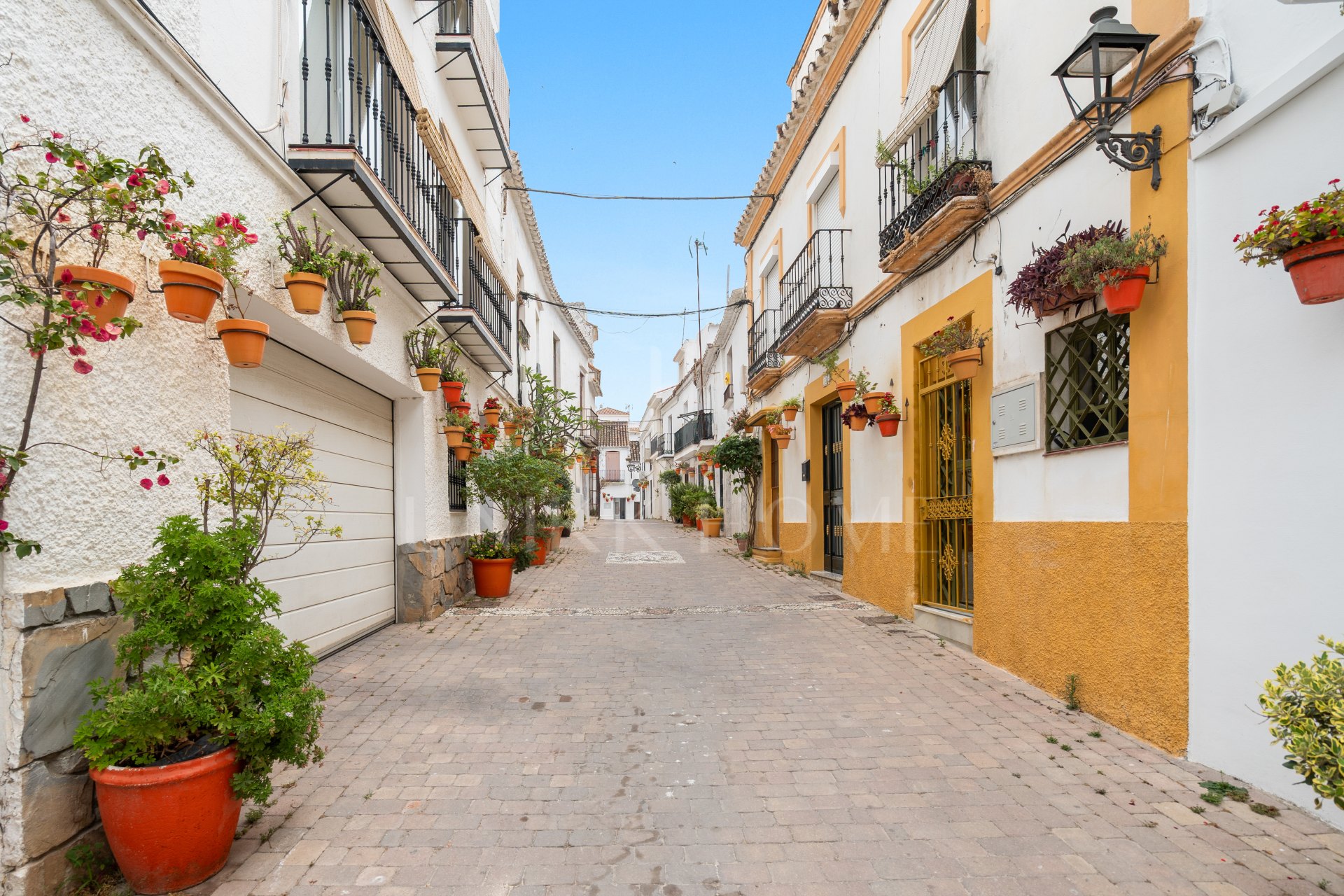 Casa de Pueblo Totalmente Reformada en el Corazón del Casco Histórico de Estepona