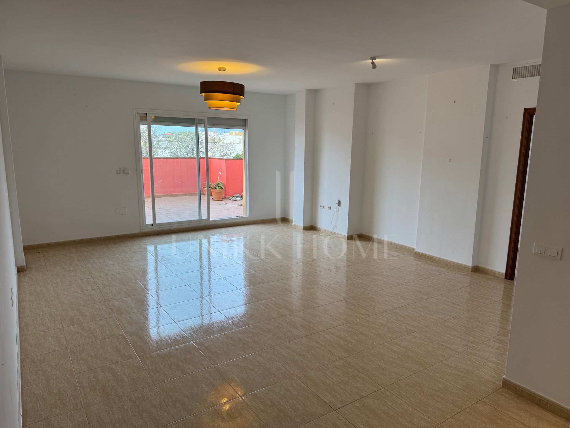 Amplio ático de 3 dormitorios situado en el corazón De San Pedro de Alcántara, Marbella