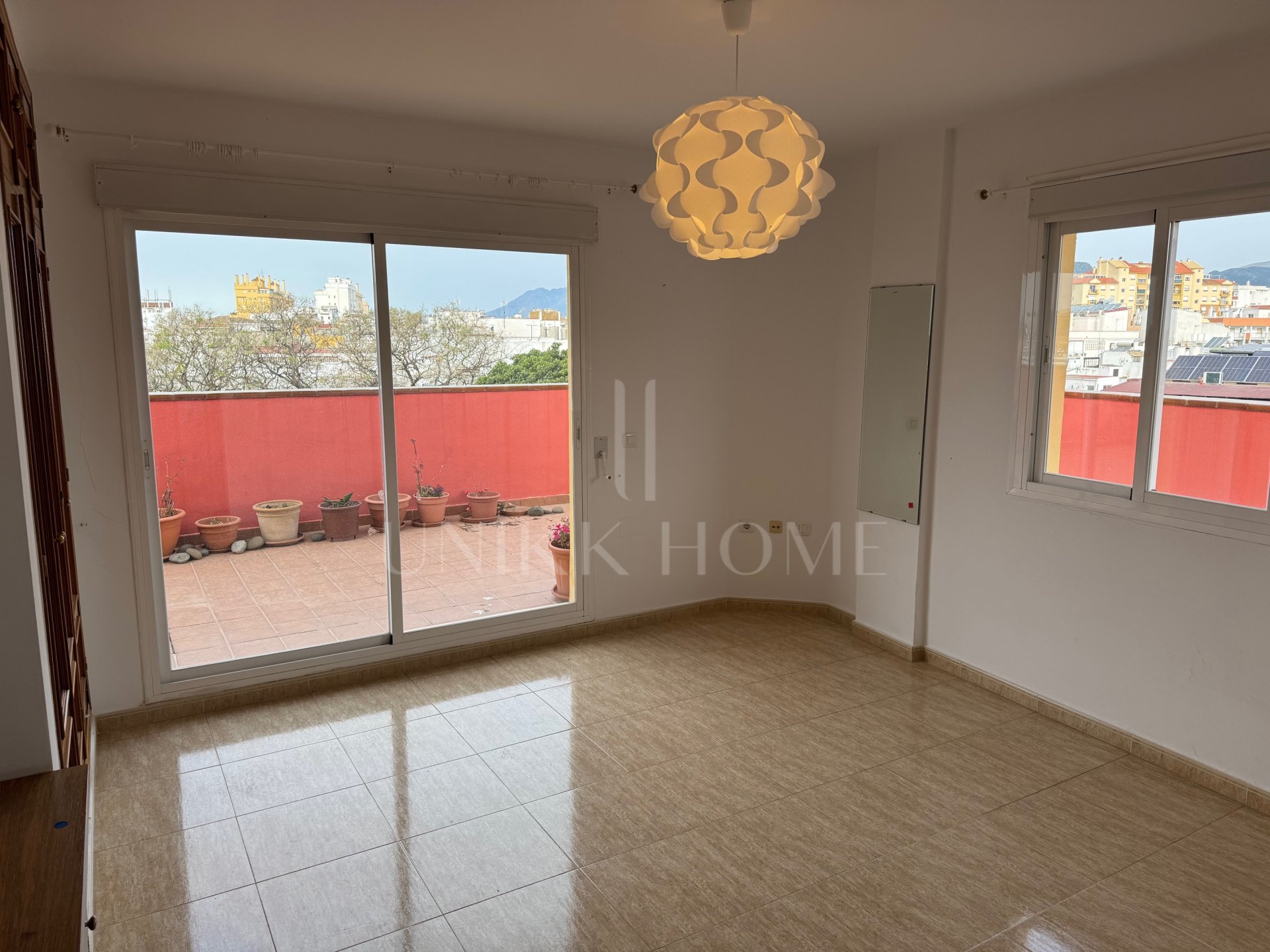 Amplio ático de 3 dormitorios situado en el corazón De San Pedro de Alcántara, Marbella