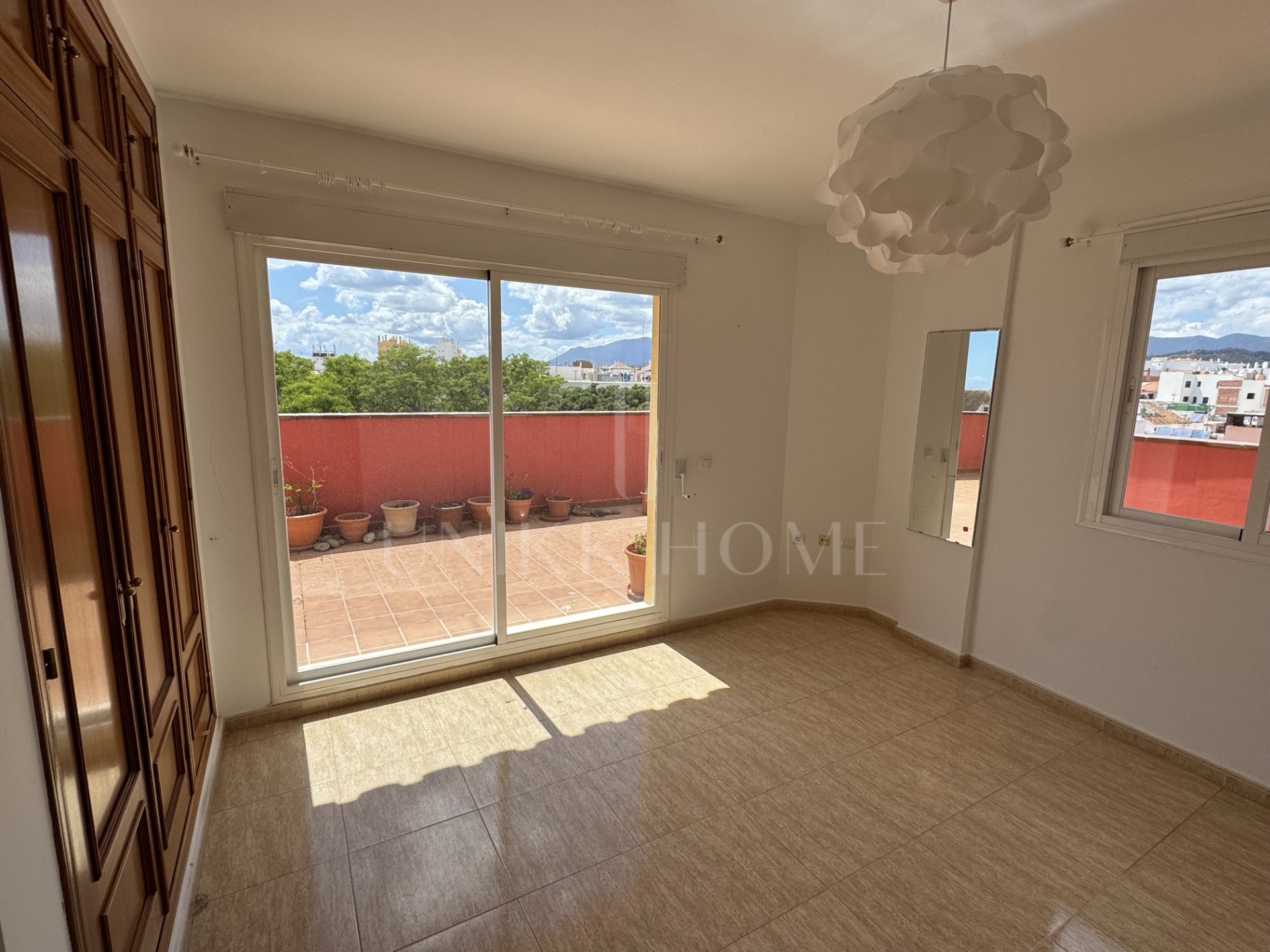 Amplio ático de 3 dormitorios situado en el corazón De San Pedro de Alcántara, Marbella